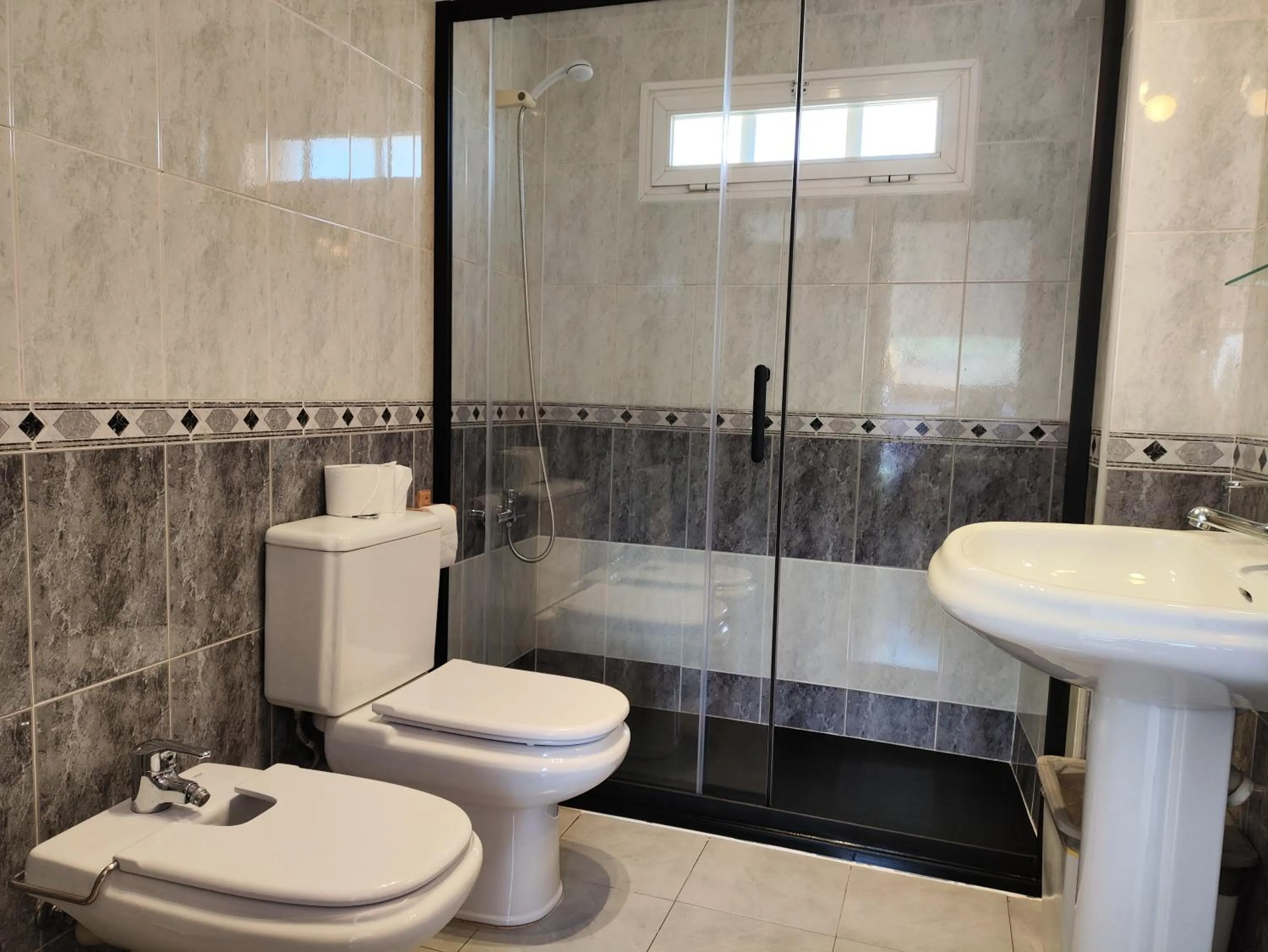 Shower in Hostal Ciudad de Nájera