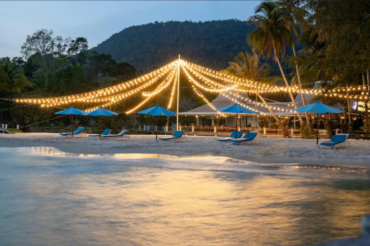 Restaurant/places to eat in Mafiya Resort