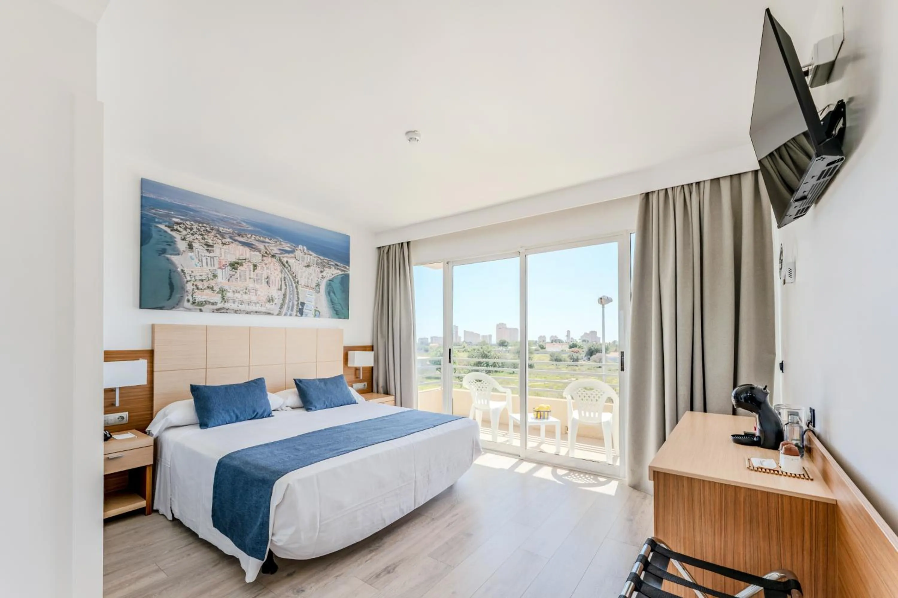 Bedroom, Bed in Hospedium Hotel Abril