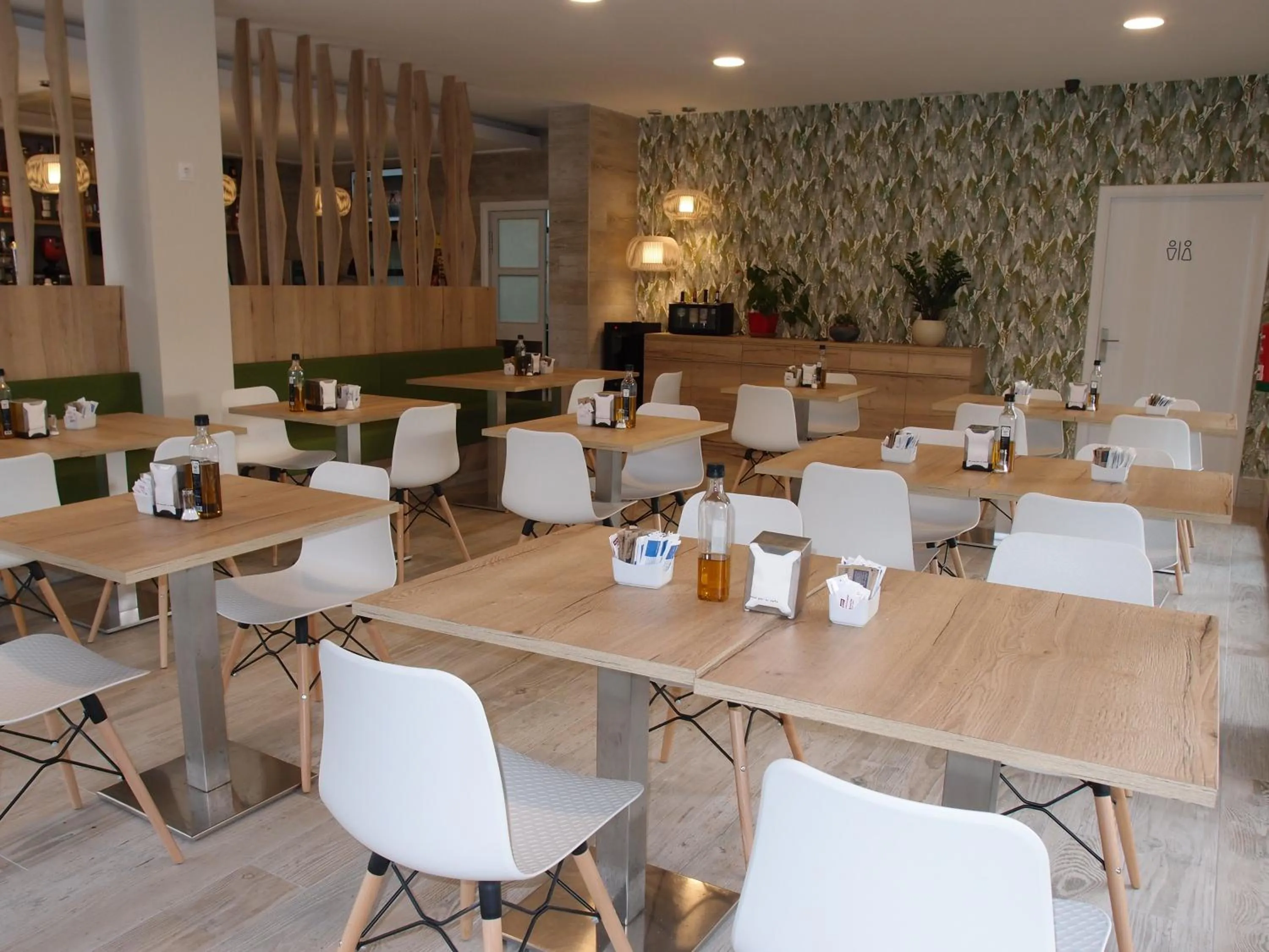 Restaurant/places to eat in Hospedium Hotel Abril