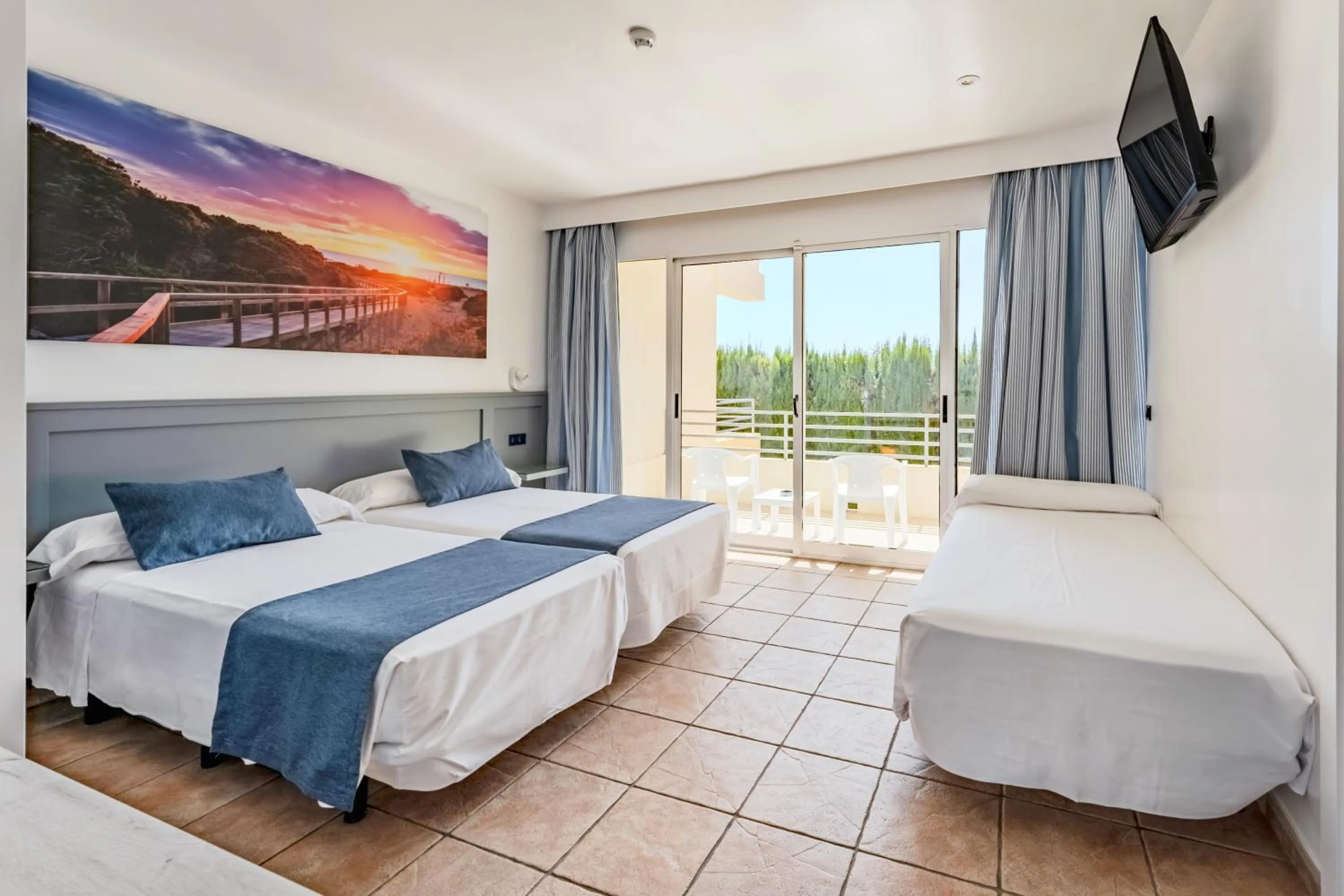 Bedroom, Bed in Hospedium Hotel Abril