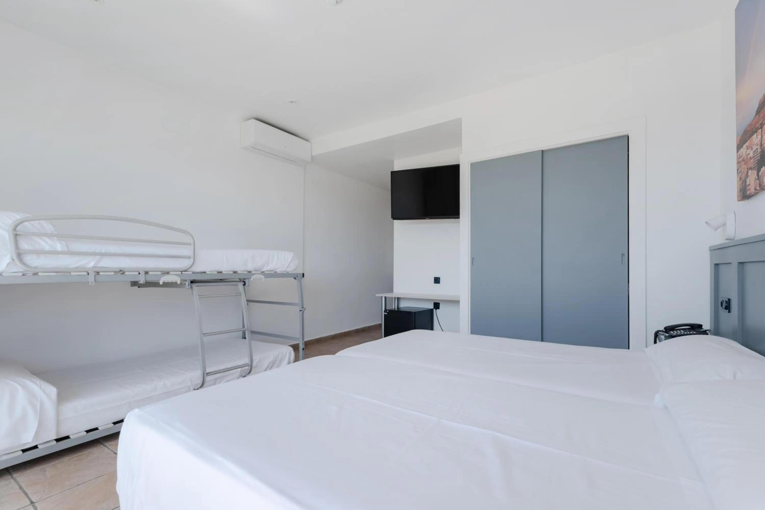 Bedroom, Bed in Hospedium Hotel Abril