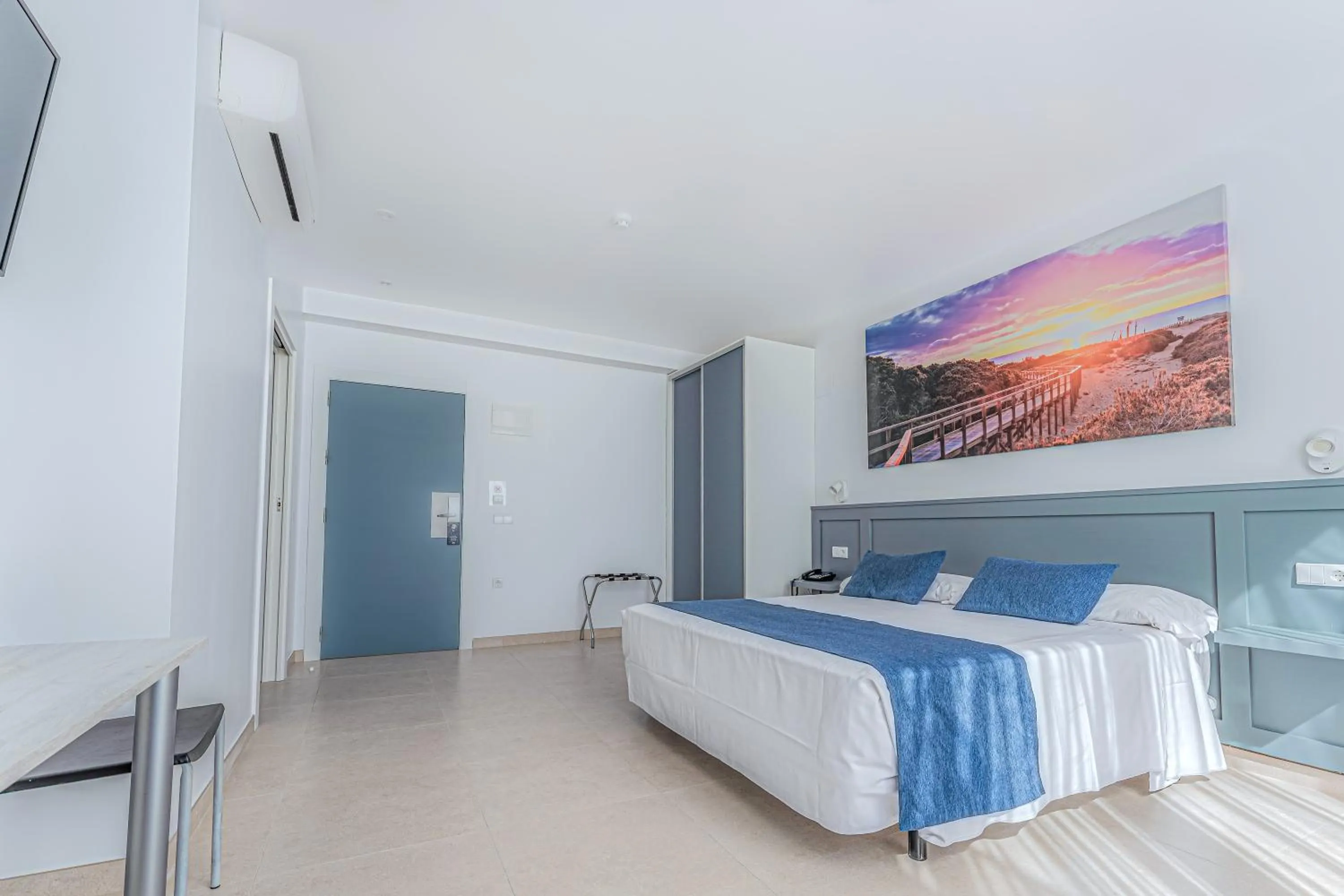 Photo of the whole room, Bed in Hospedium Hotel Abril