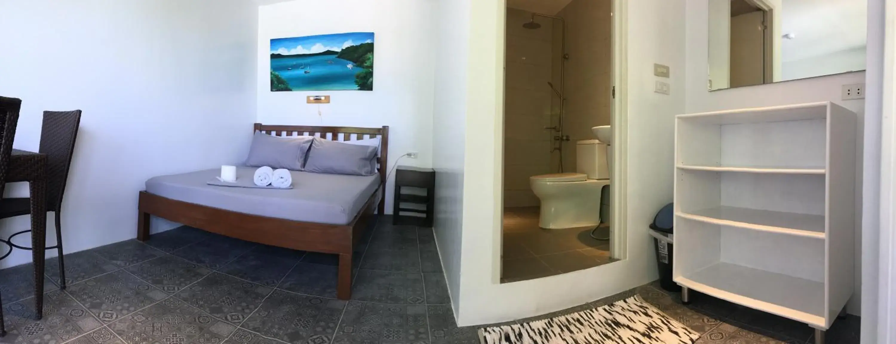 Double Room with Balcony in Victoria's Bed & Breakfast Double Room with Balcony in Victoria's Bed & Breakfast