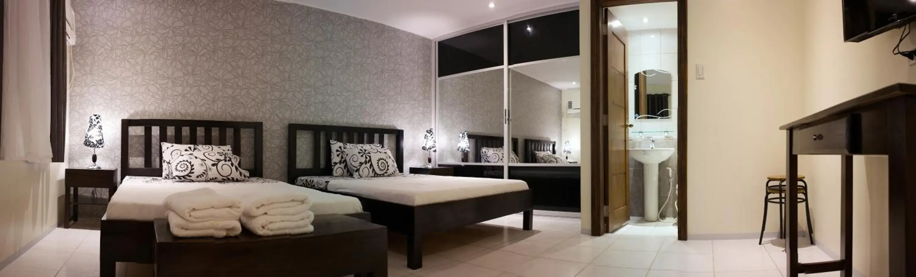 Double Room with Terrace in Victoria's Bed & Breakfast Double Room with Terrace in Victoria's Bed & Breakfast