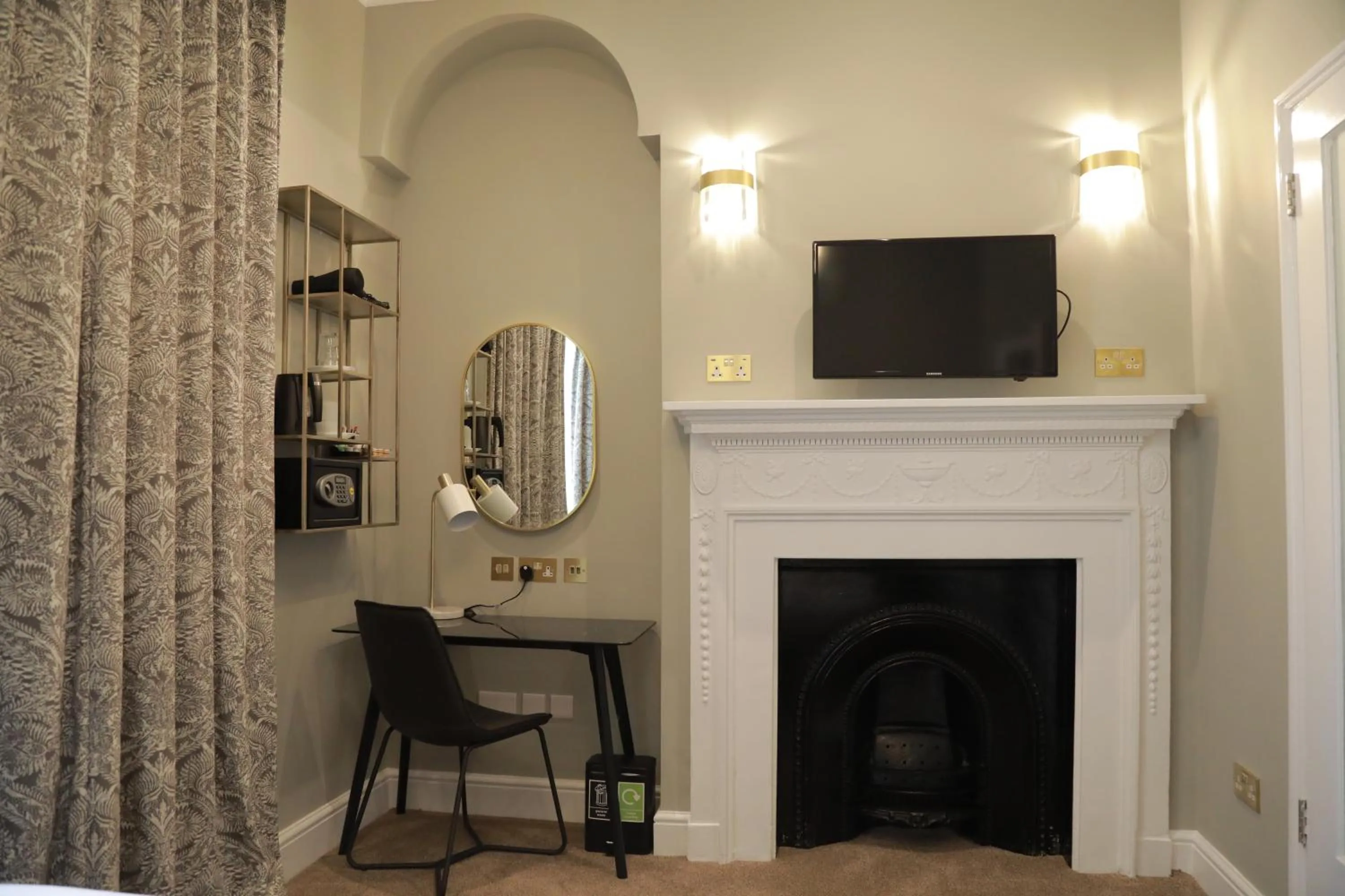 TV and multimedia in Bloomsbury Palace Hotel