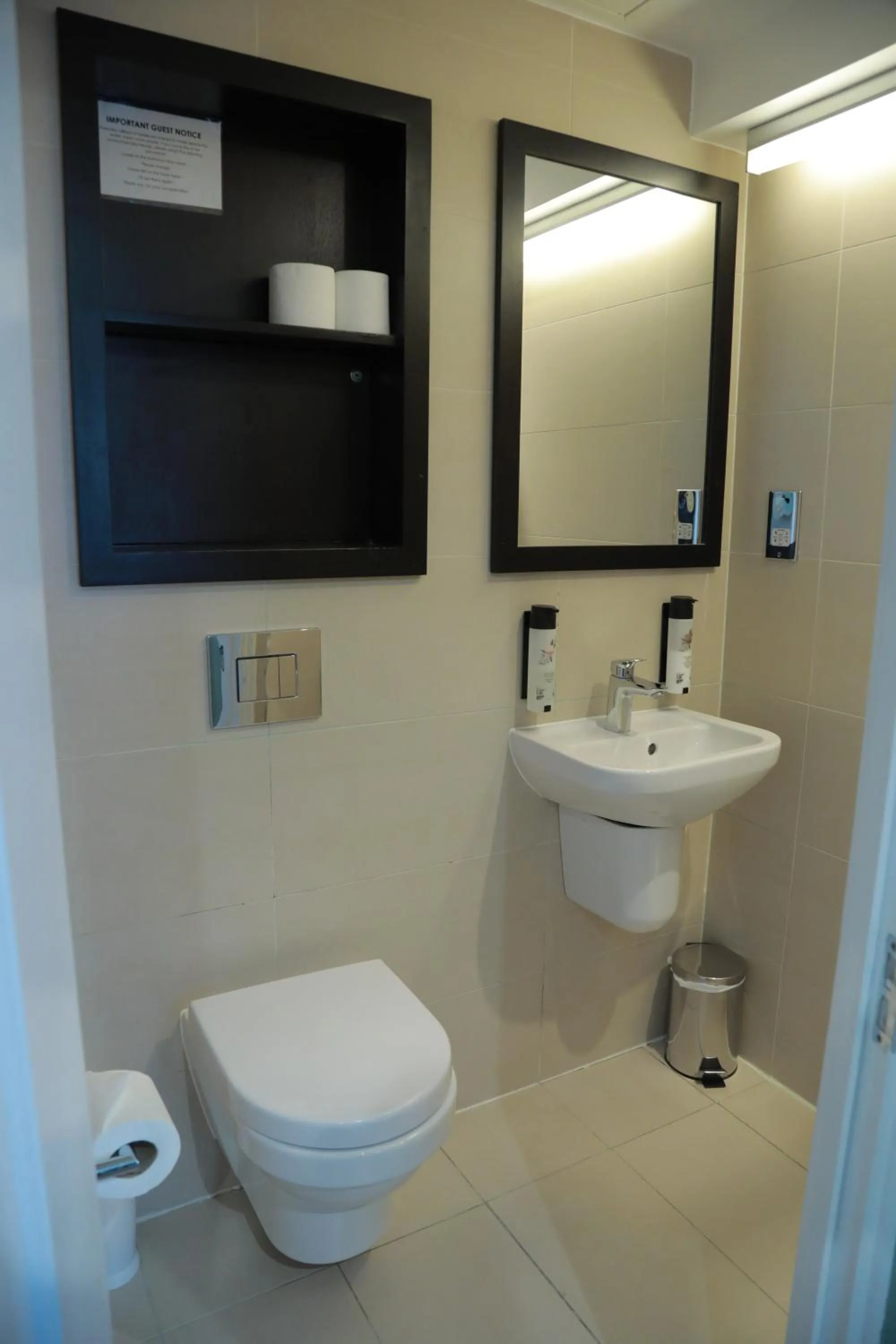 Bathroom in Bloomsbury Palace Hotel