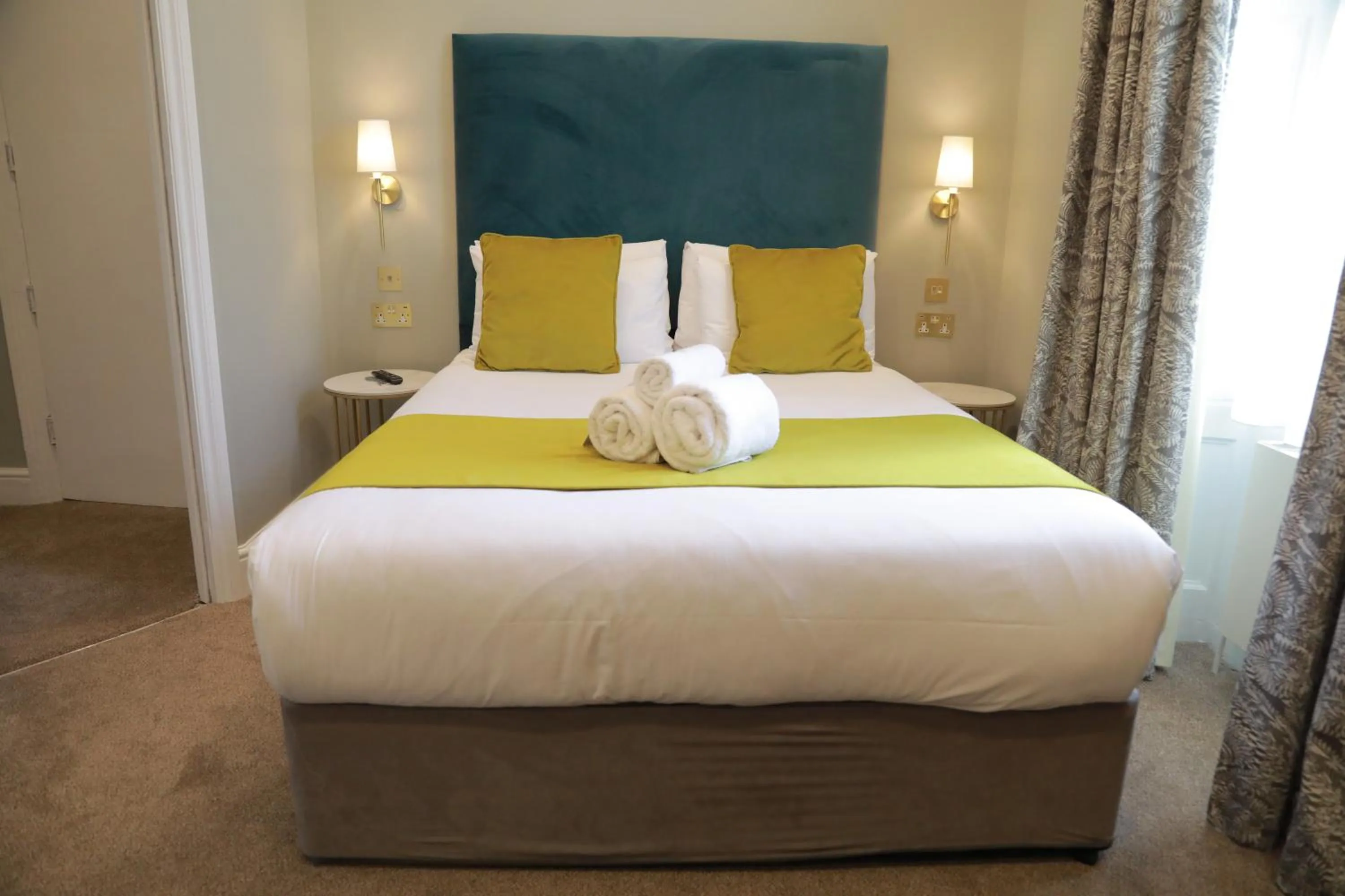 Bedroom, Bed in Bloomsbury Palace Hotel