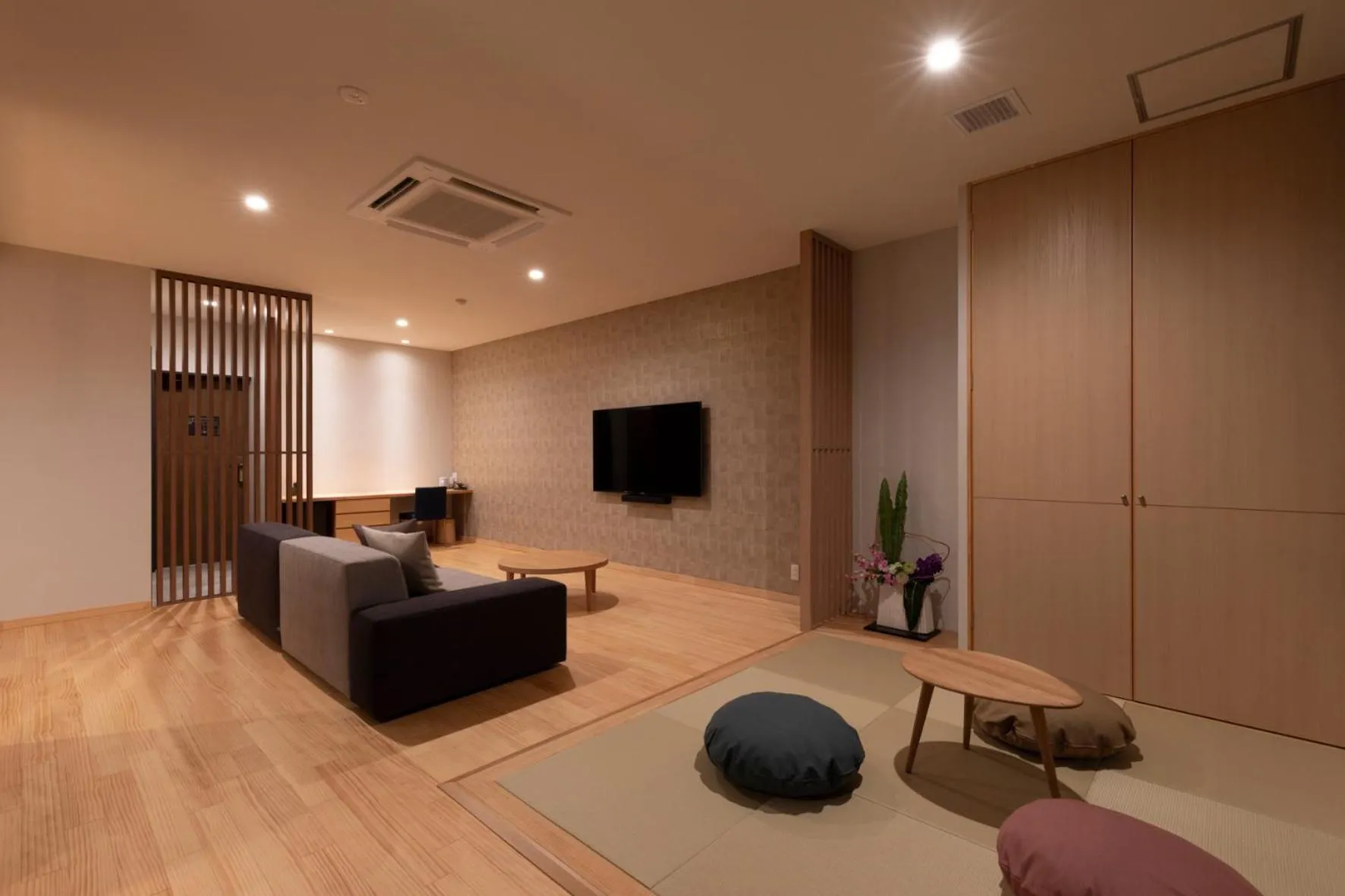 TV and multimedia in 宮島離れの宿 IBUKU -Miyajima Hanare no Yado IBUKU-