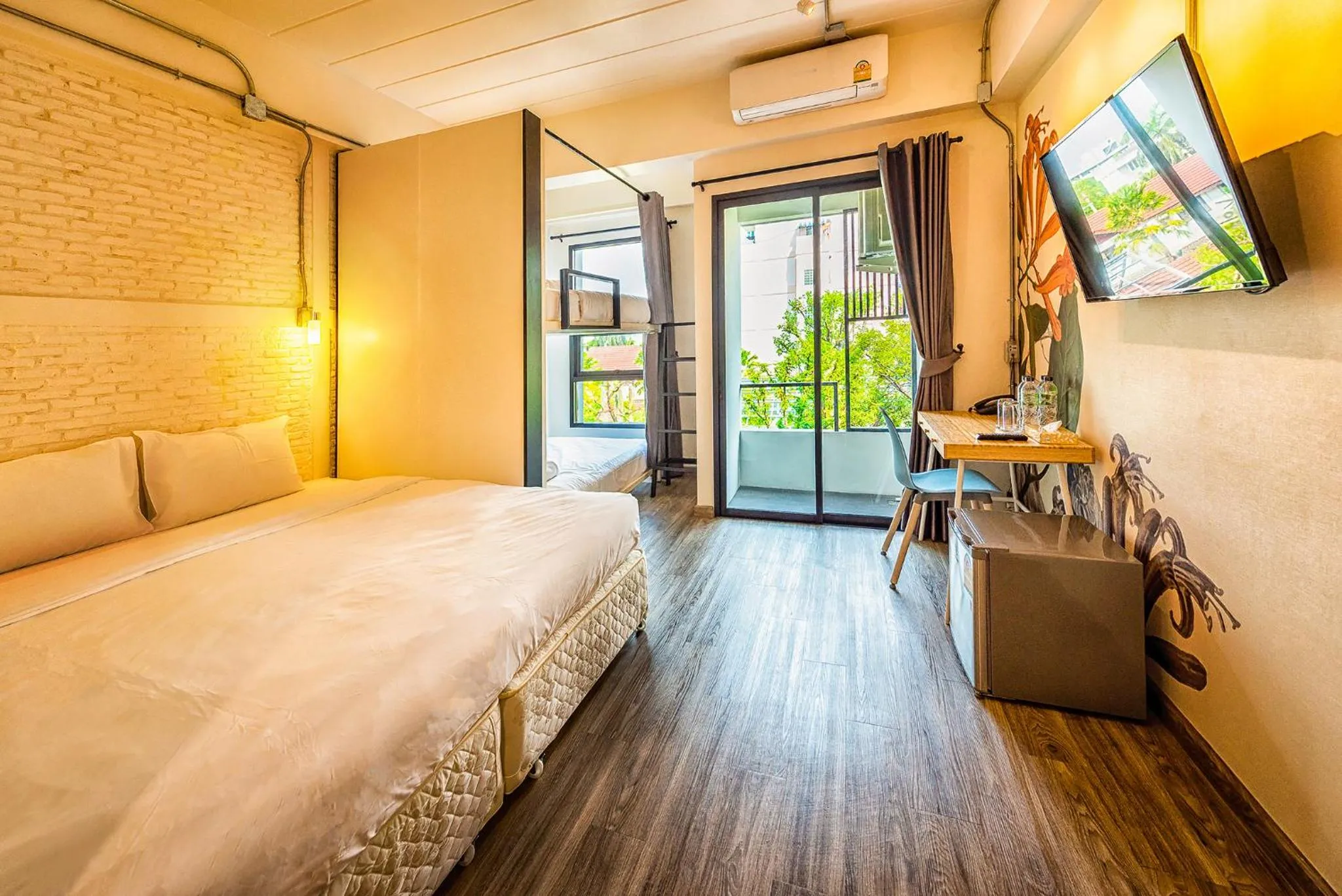 bunk bed, Bed in Bangkok Oasis Hotel