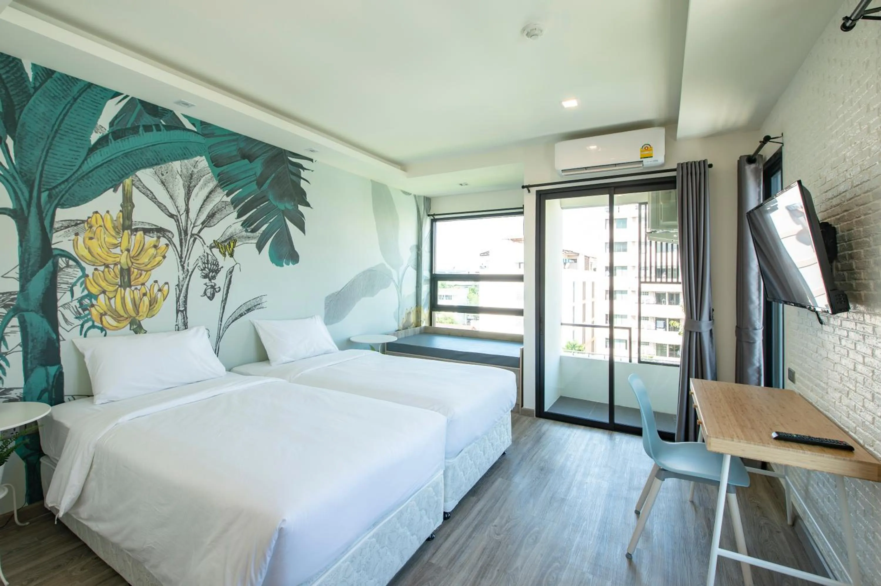 Bed in Bangkok Oasis Hotel