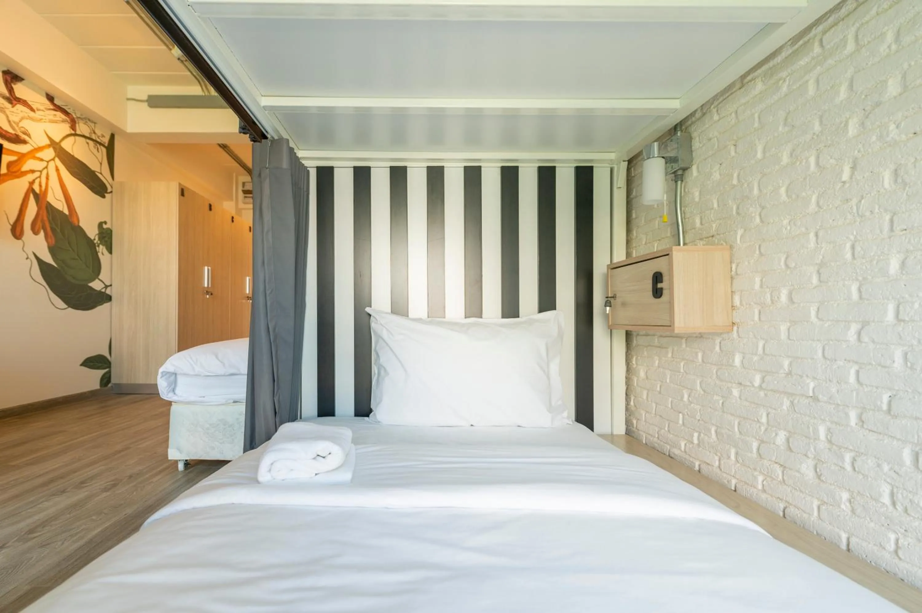 bunk bed, Bed in Bangkok Oasis Hotel