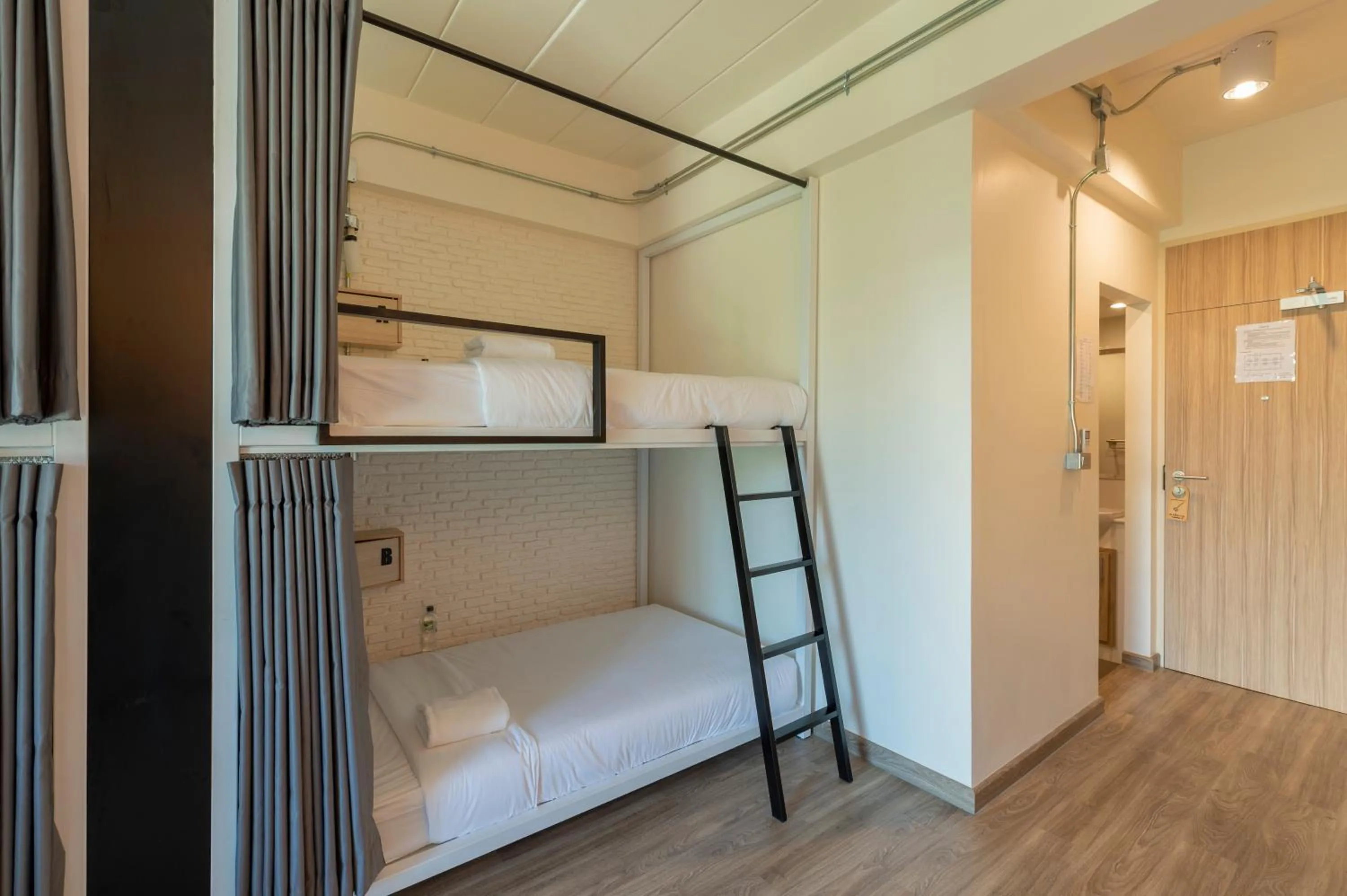 bunk bed, Bed in Bangkok Oasis Hotel