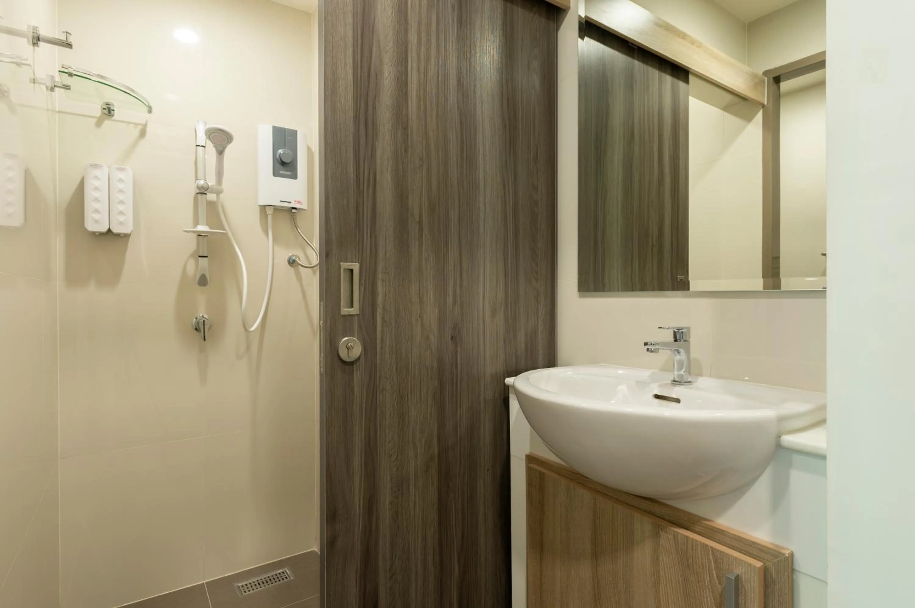 Bathroom in Bangkok Oasis Hotel