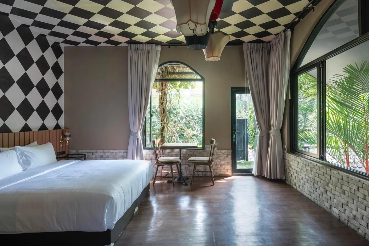 Bed in Bangkok Oasis Hotel