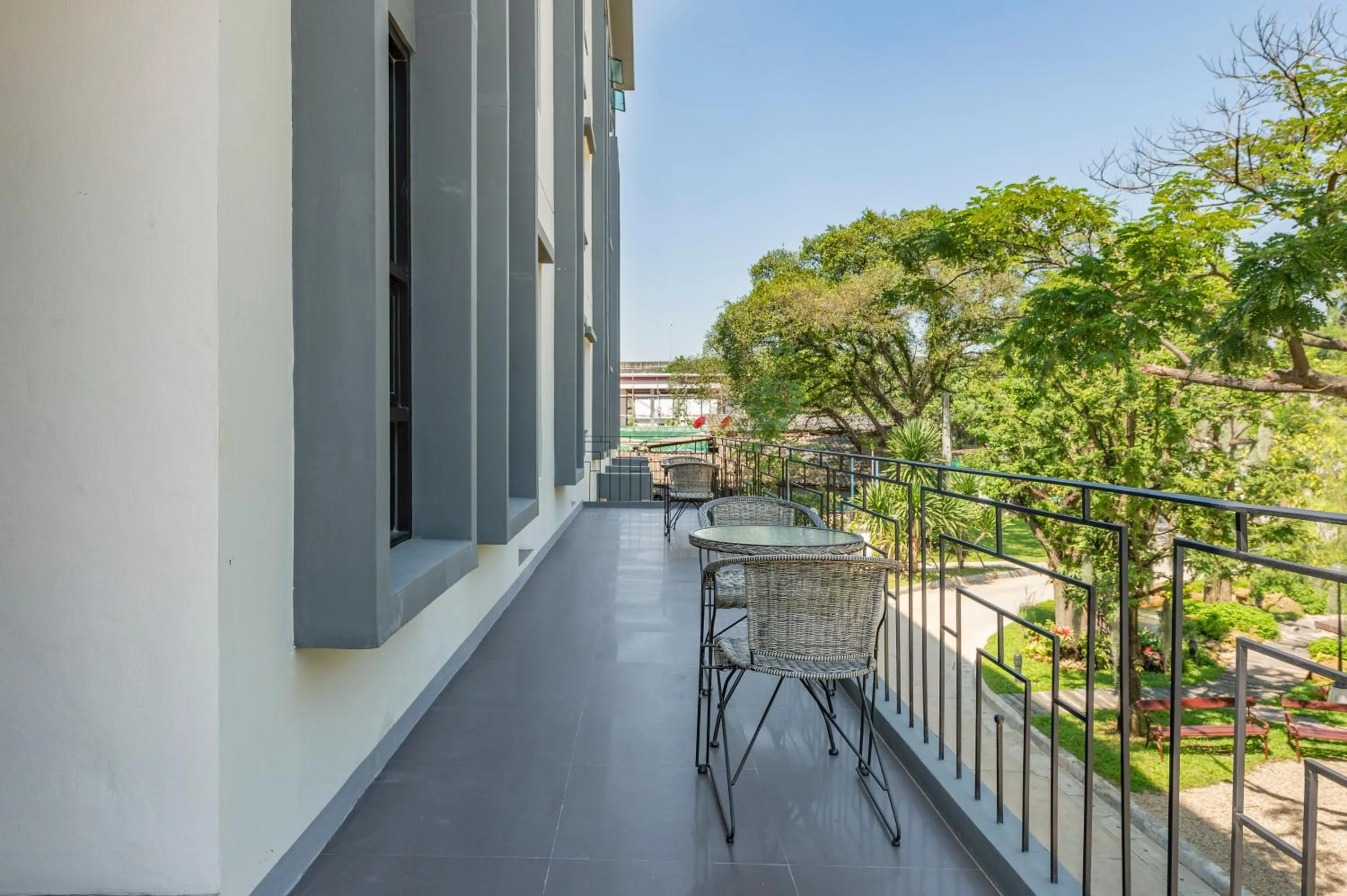 Patio in Bangkok Oasis Hotel