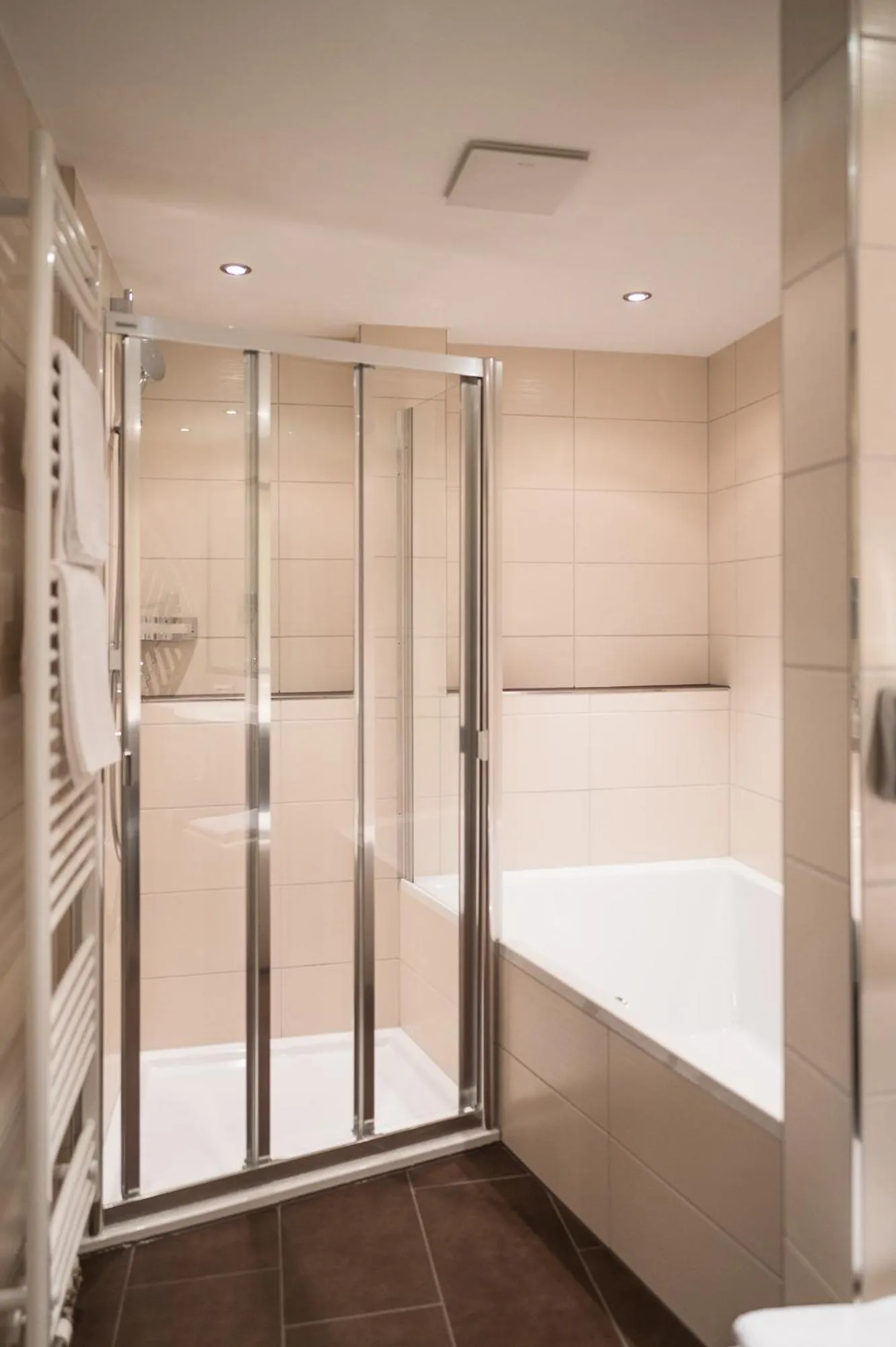 Shower, Bed in Hotel Seespitz