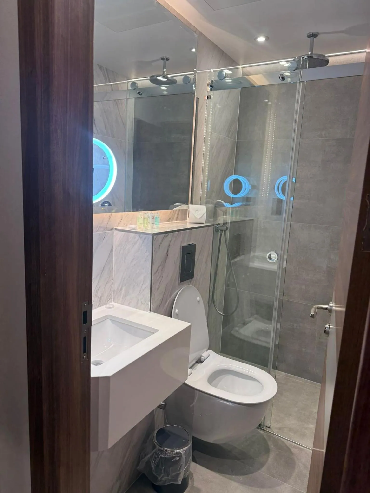Shower in St Mark's - Merit Hotels