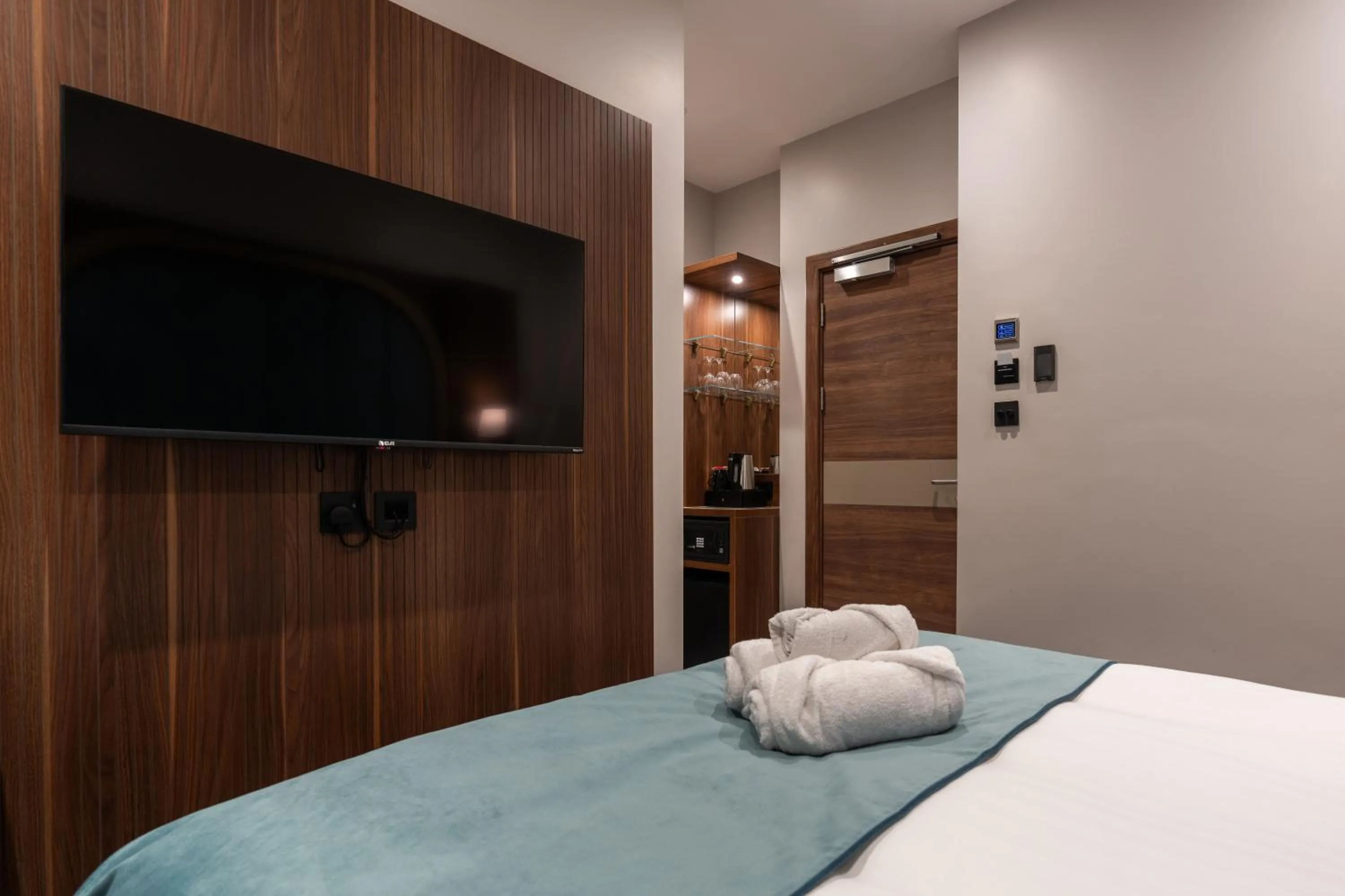 TV and multimedia, Bed in St Mark's - Merit Hotels