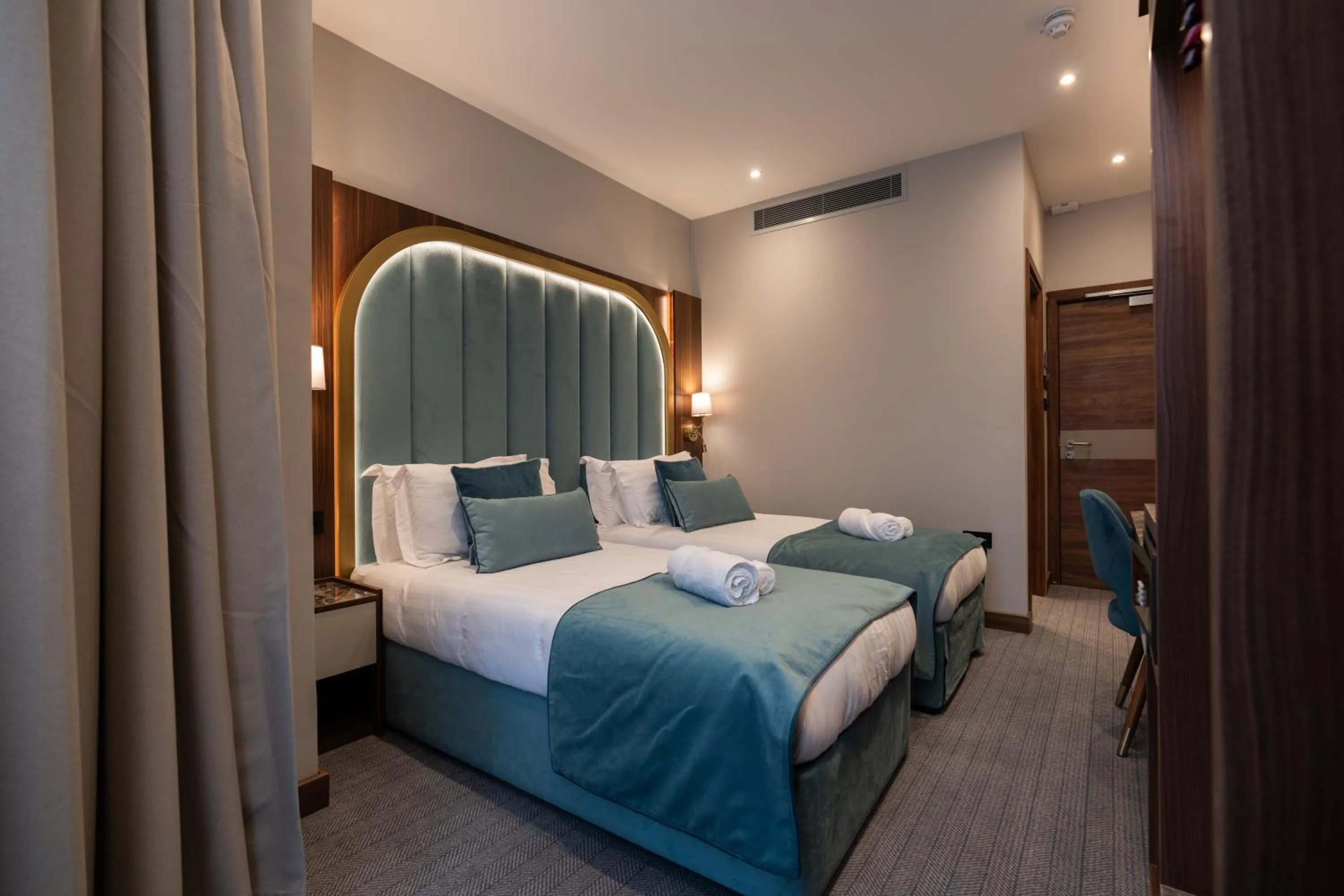 Bedroom, Bed in St Mark's - Merit Hotels