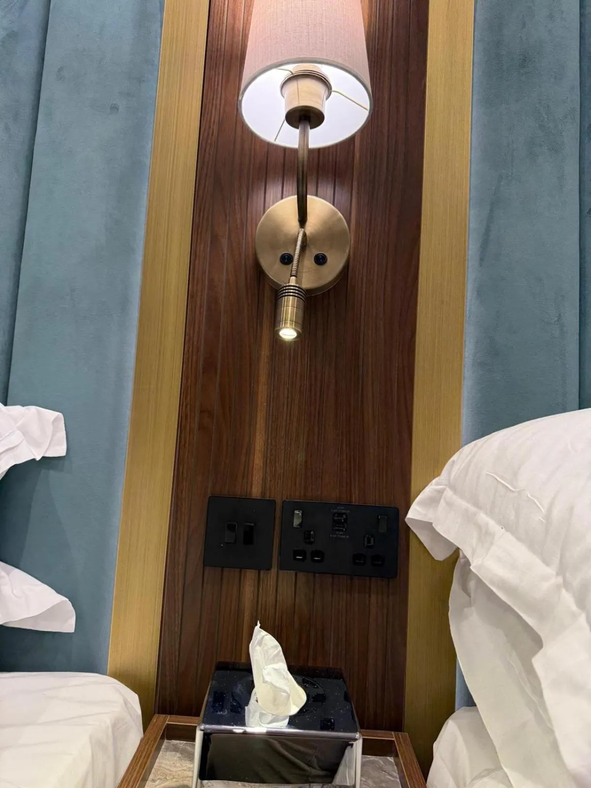 Bathroom, Bed in St Mark's - Merit Hotels