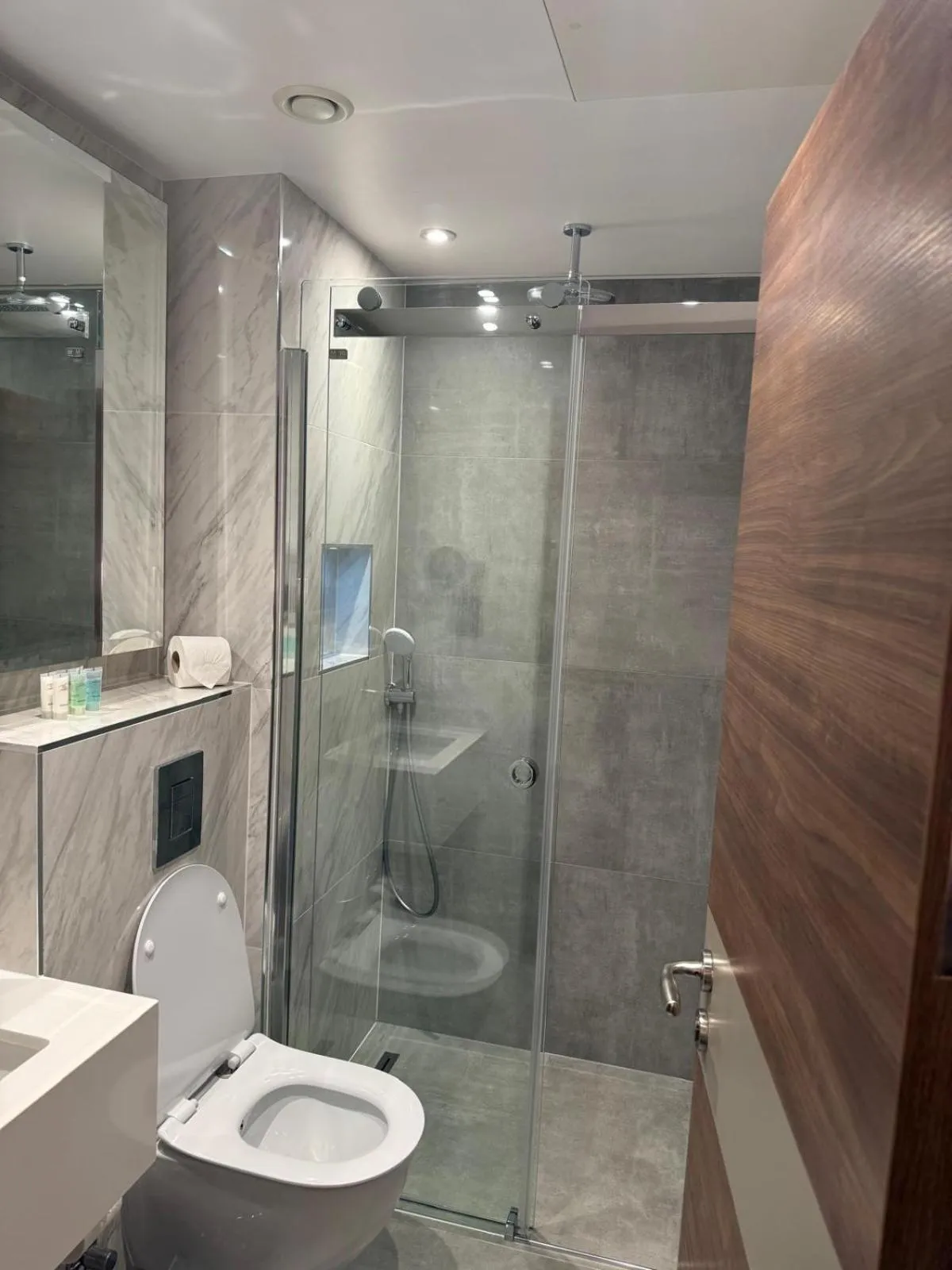 Shower in St Mark's - Merit Hotels
