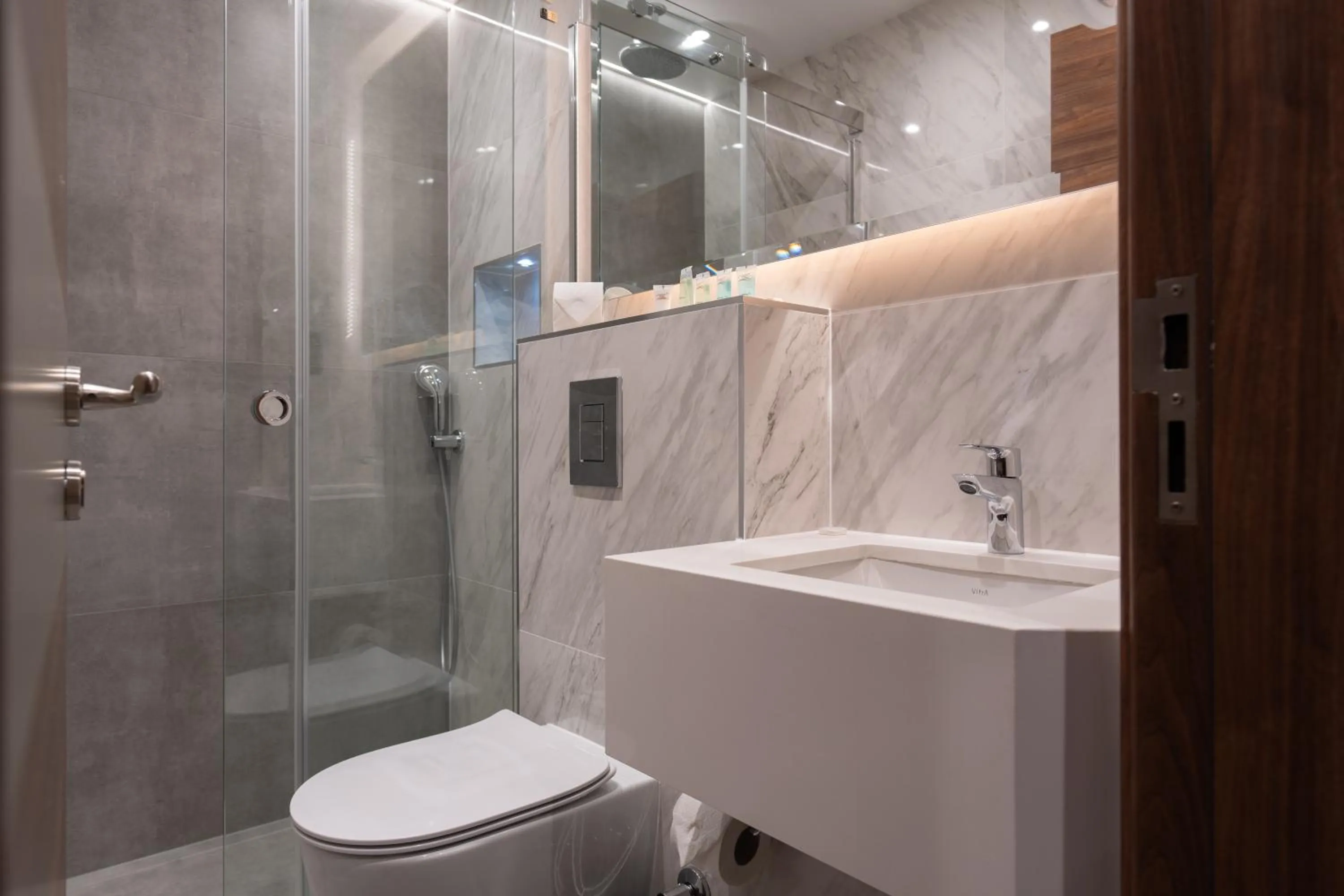 Shower in St Mark's - Merit Hotels