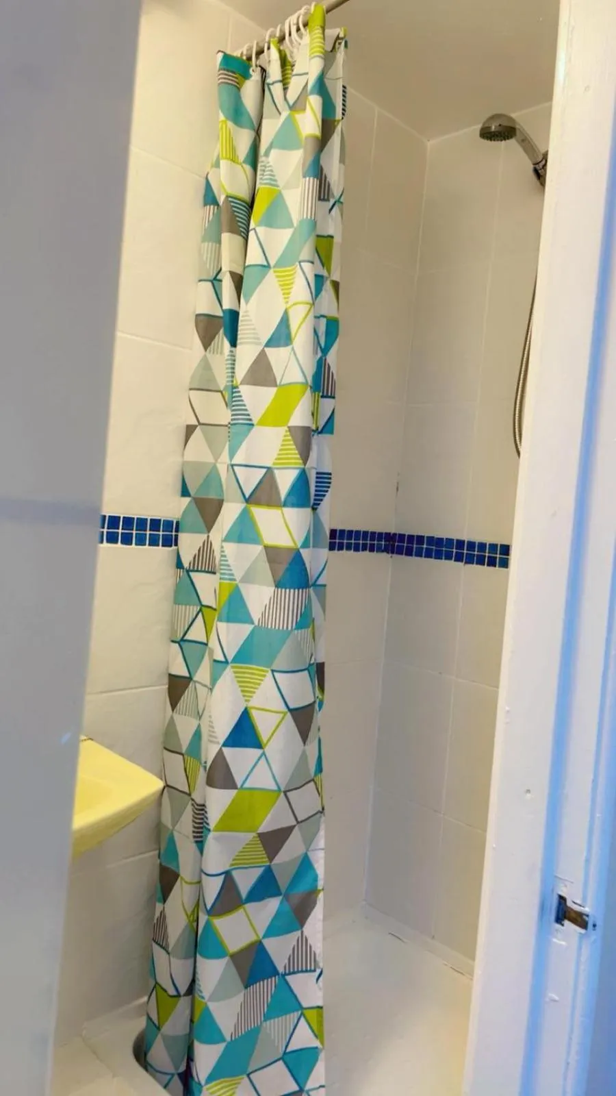 Shower in Fern Villa Hotel - Albert Road