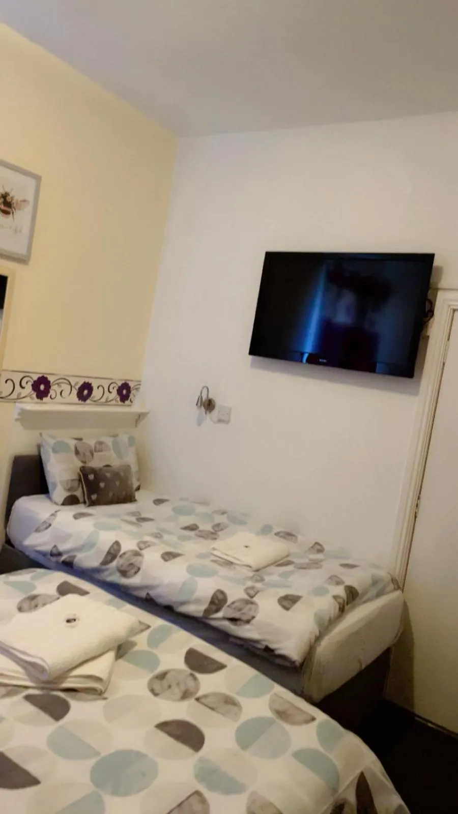 Bed in Fern Villa Hotel - Albert Road