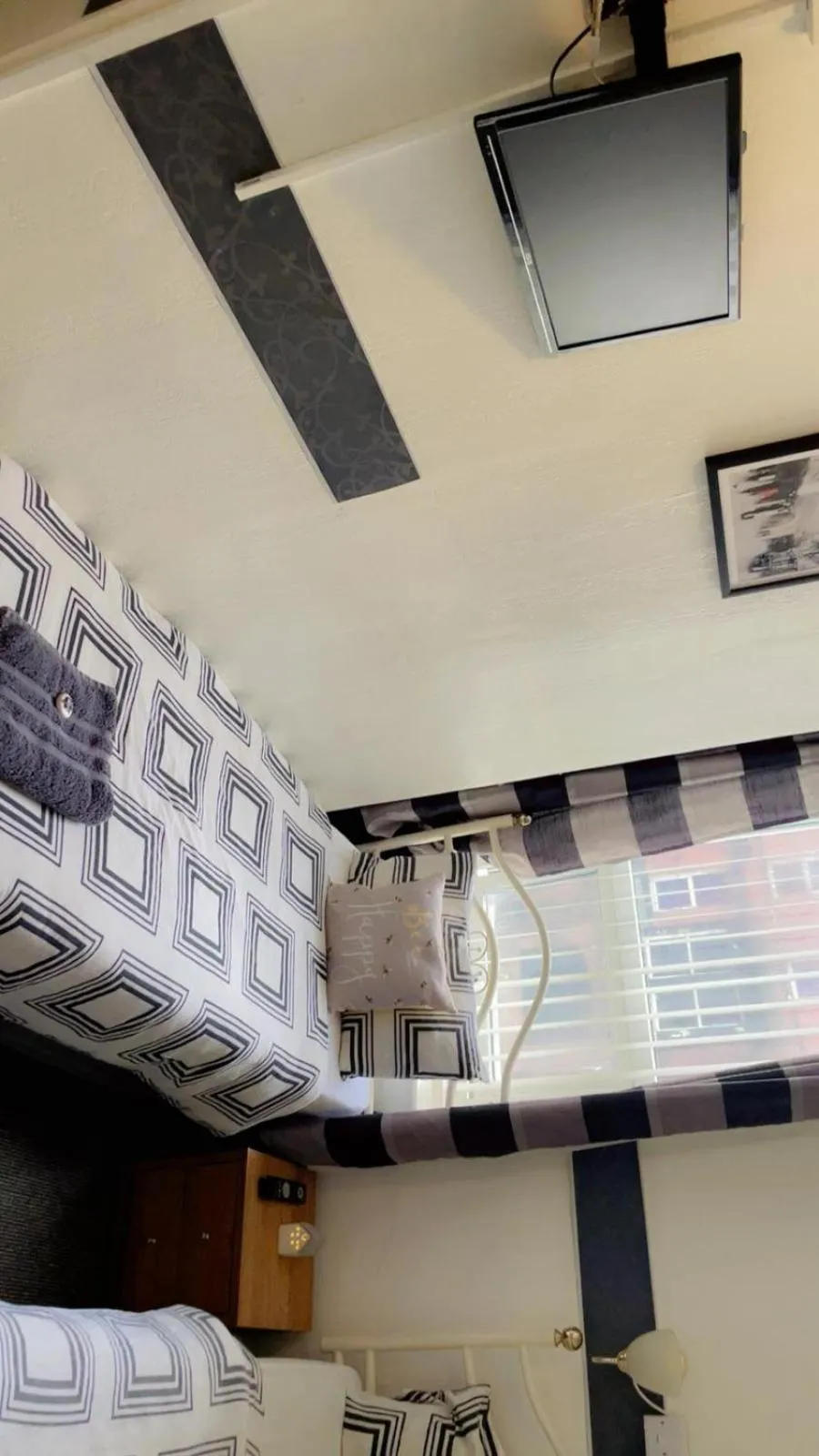 Bed in Fern Villa Hotel - Albert Road