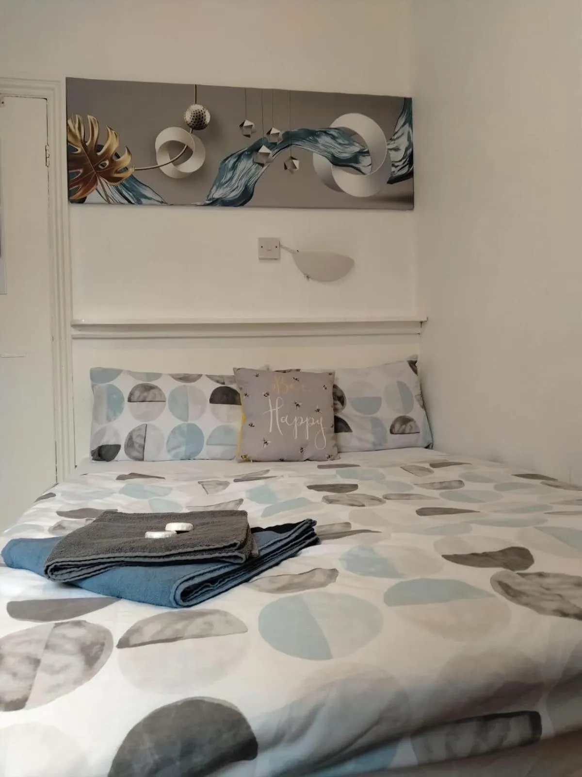 Bed in Fern Villa Hotel - Albert Road