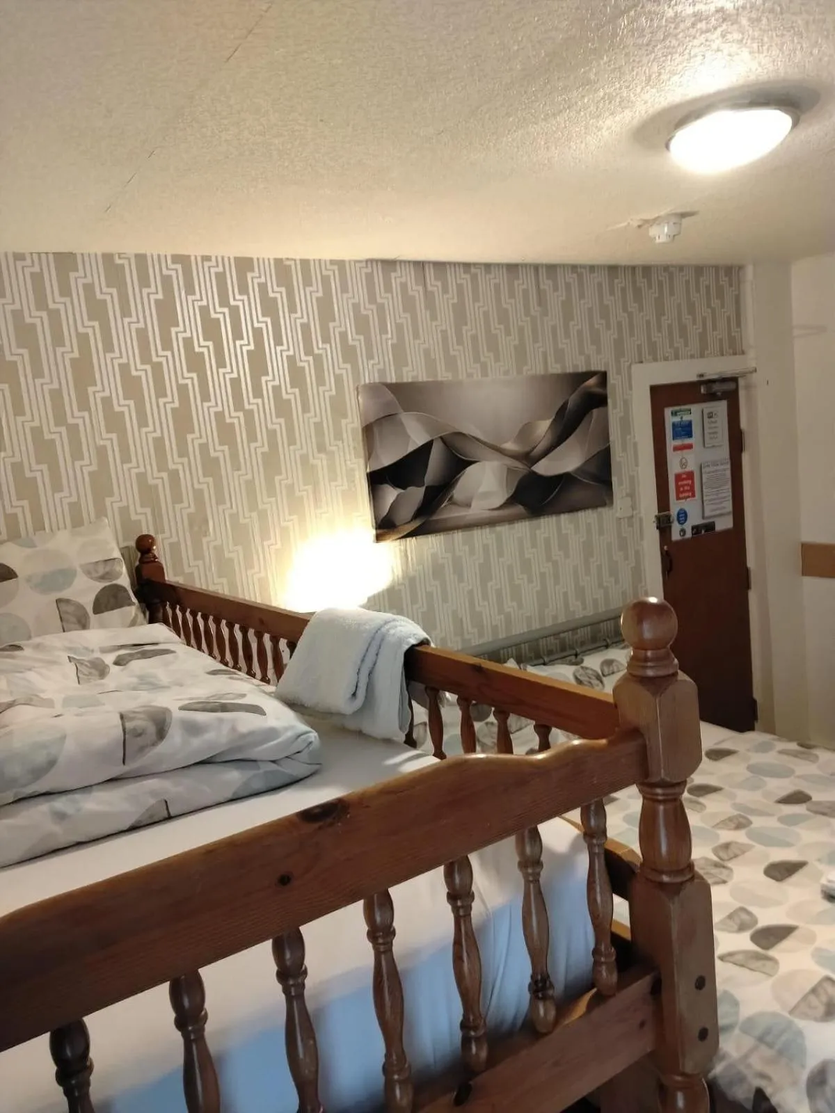 Bed in Fern Villa Hotel - Albert Road