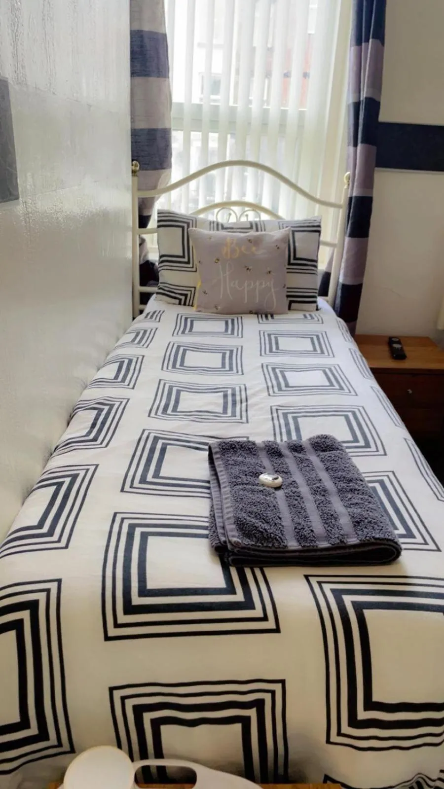 Bed in Fern Villa Hotel - Albert Road