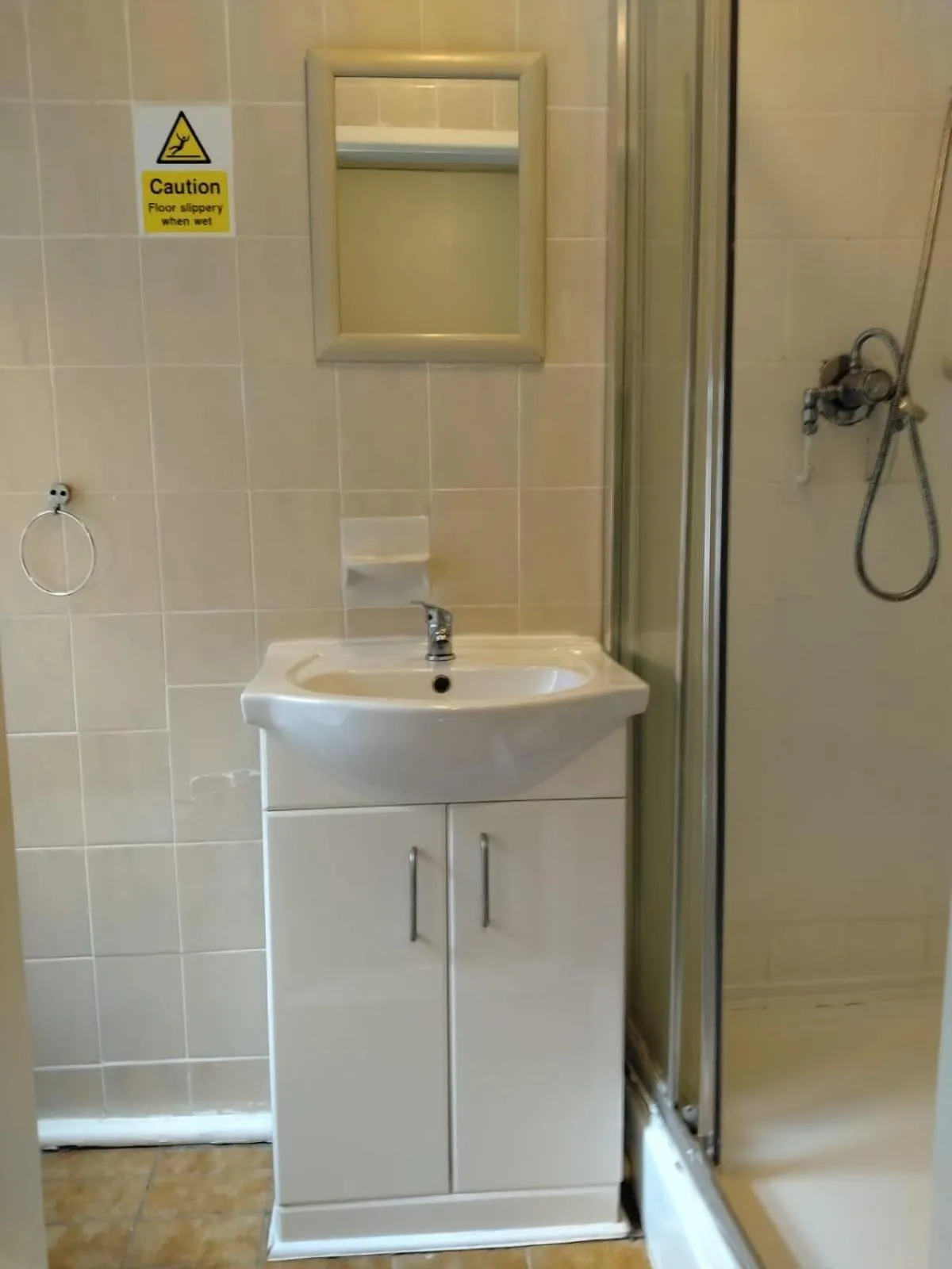 Shower in Fern Villa Hotel - Albert Road