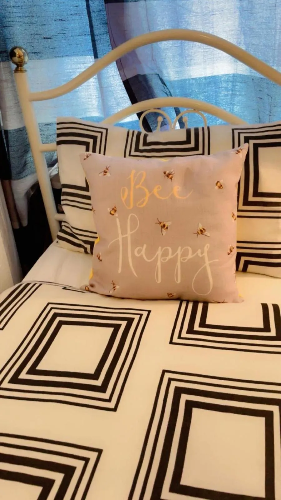 Bed in Fern Villa Hotel - Albert Road