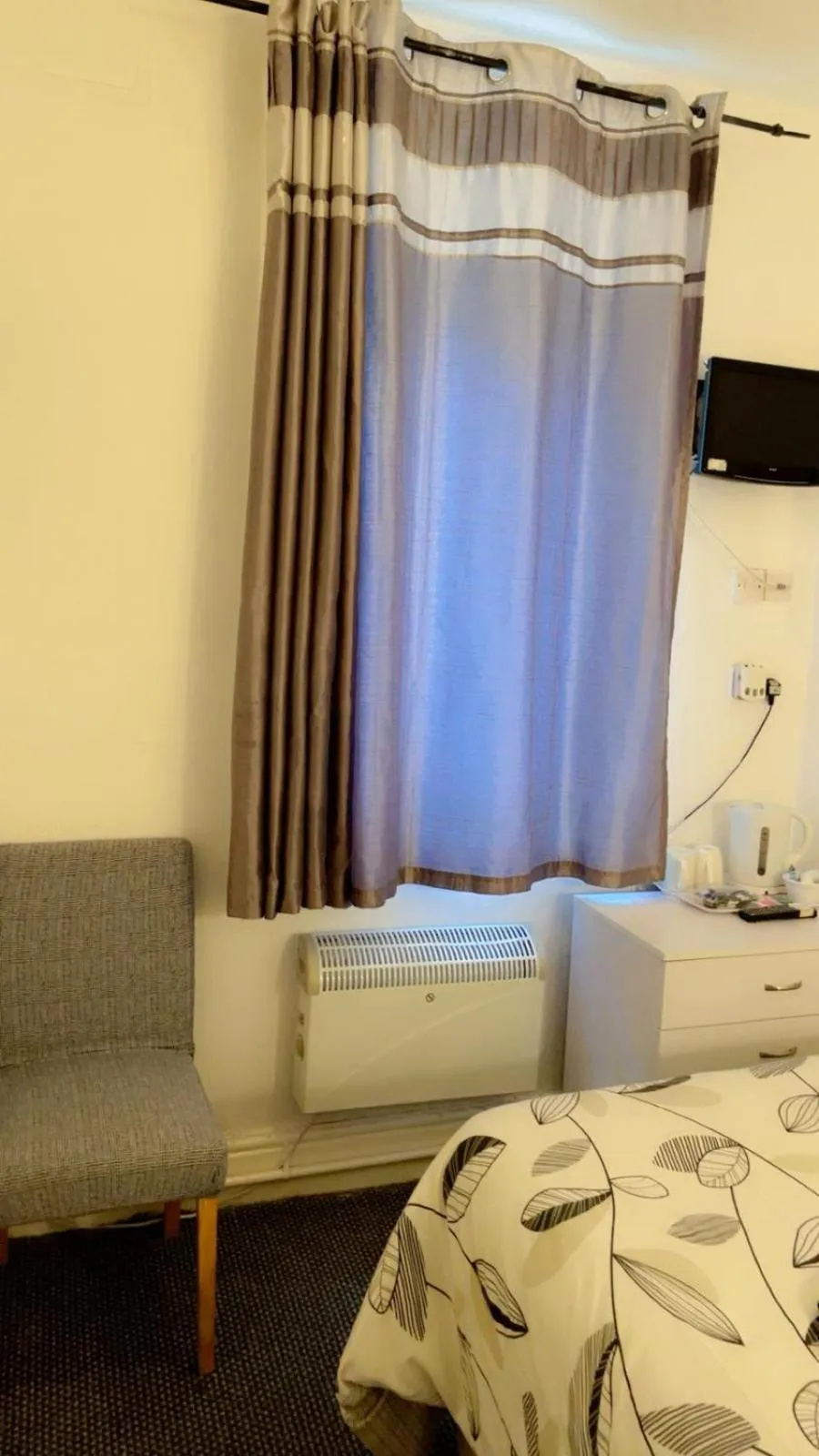 Bed in Fern Villa Hotel - Albert Road