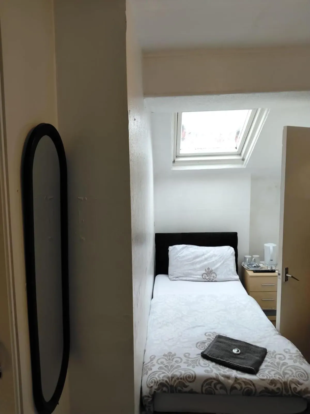 Bed in Fern Villa Hotel - Albert Road