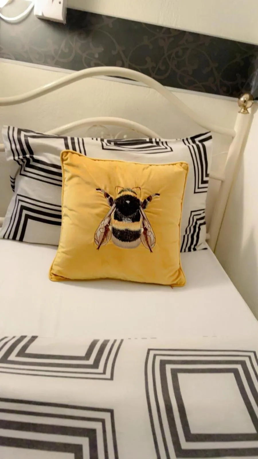 Bed in Fern Villa Hotel - Albert Road