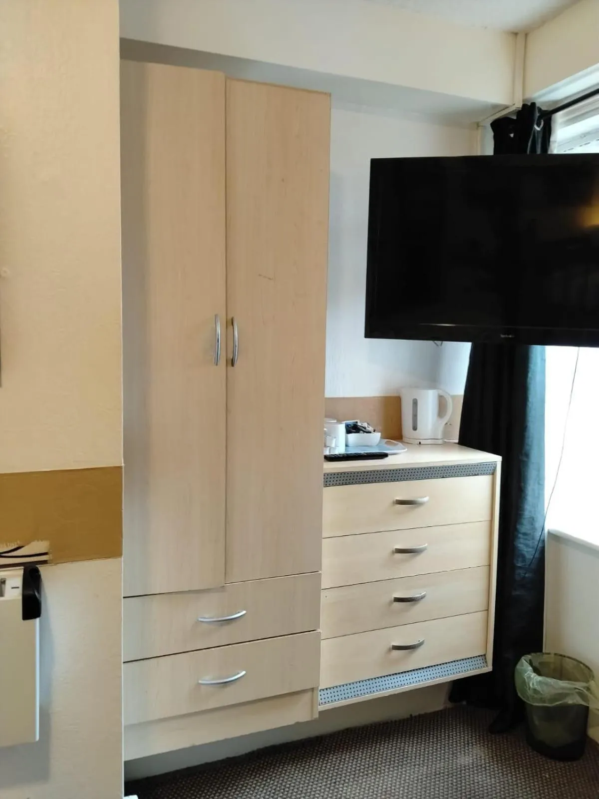 TV and multimedia in Fern Villa Hotel - Albert Road