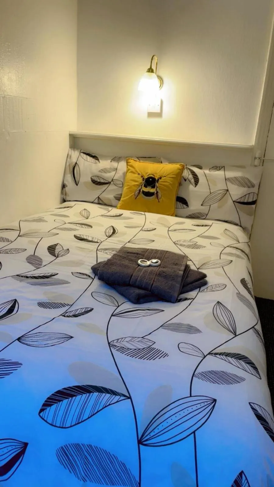 Bed in Fern Villa Hotel - Albert Road