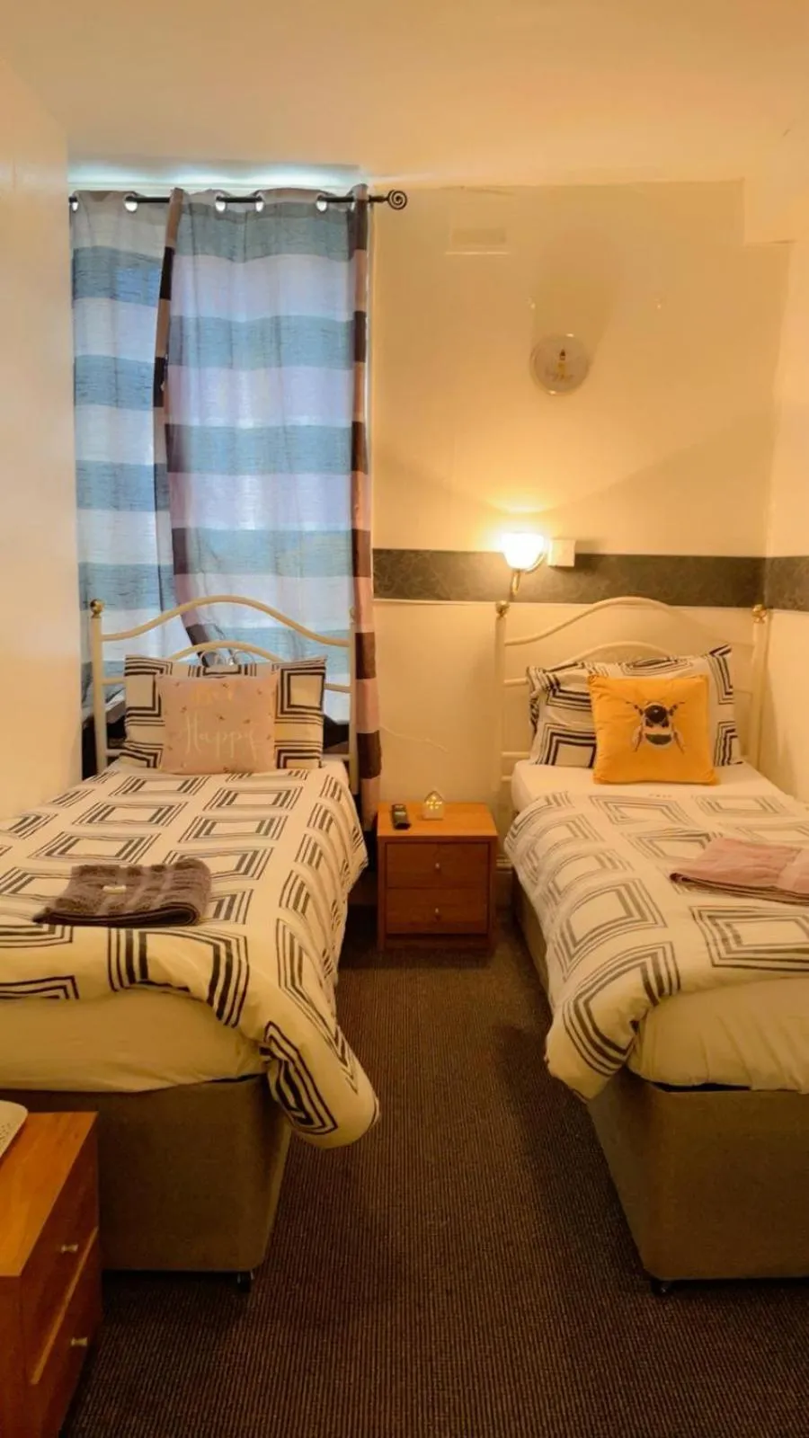 Bed in Fern Villa Hotel - Albert Road