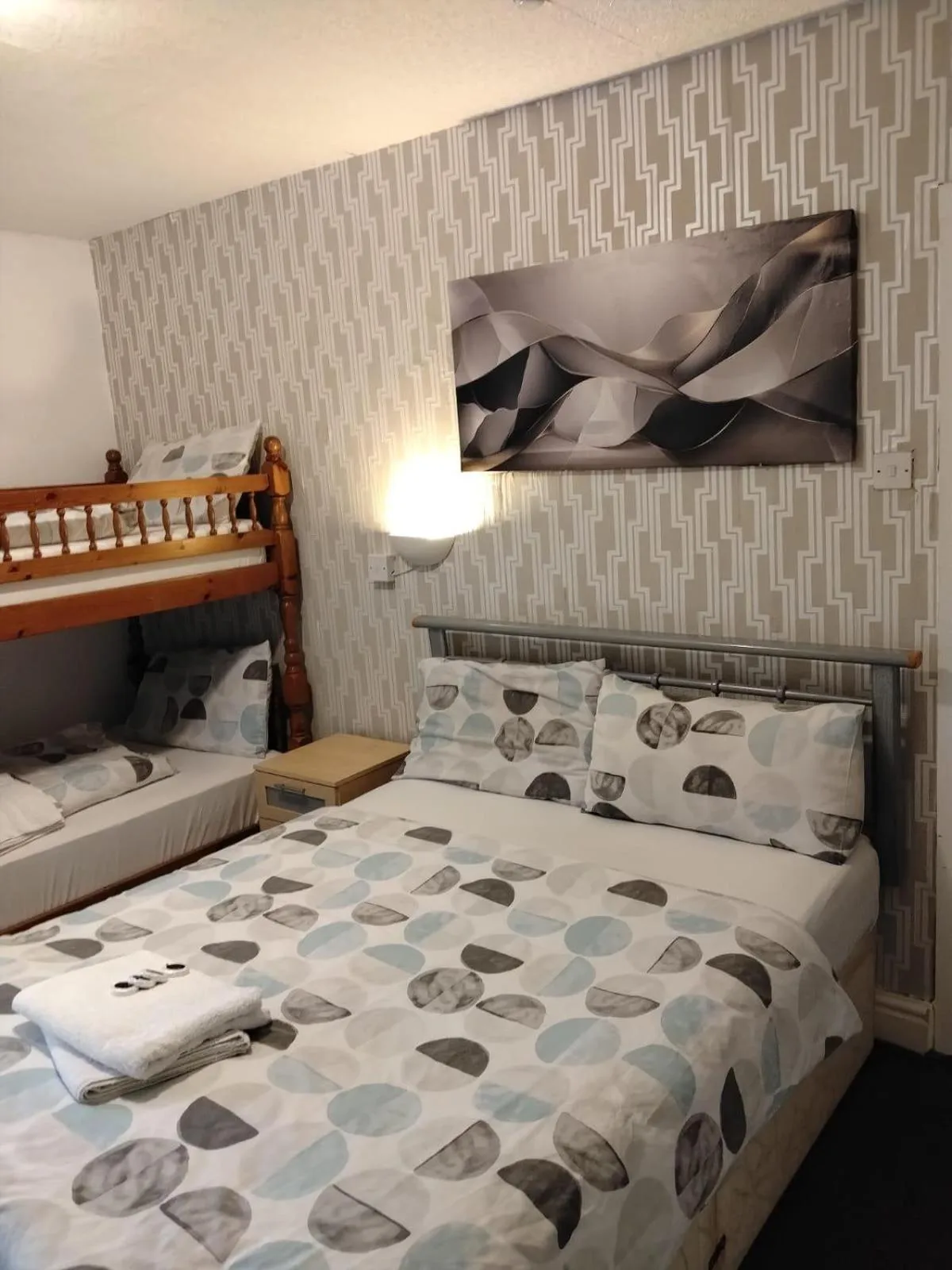 Bed in Fern Villa Hotel - Albert Road