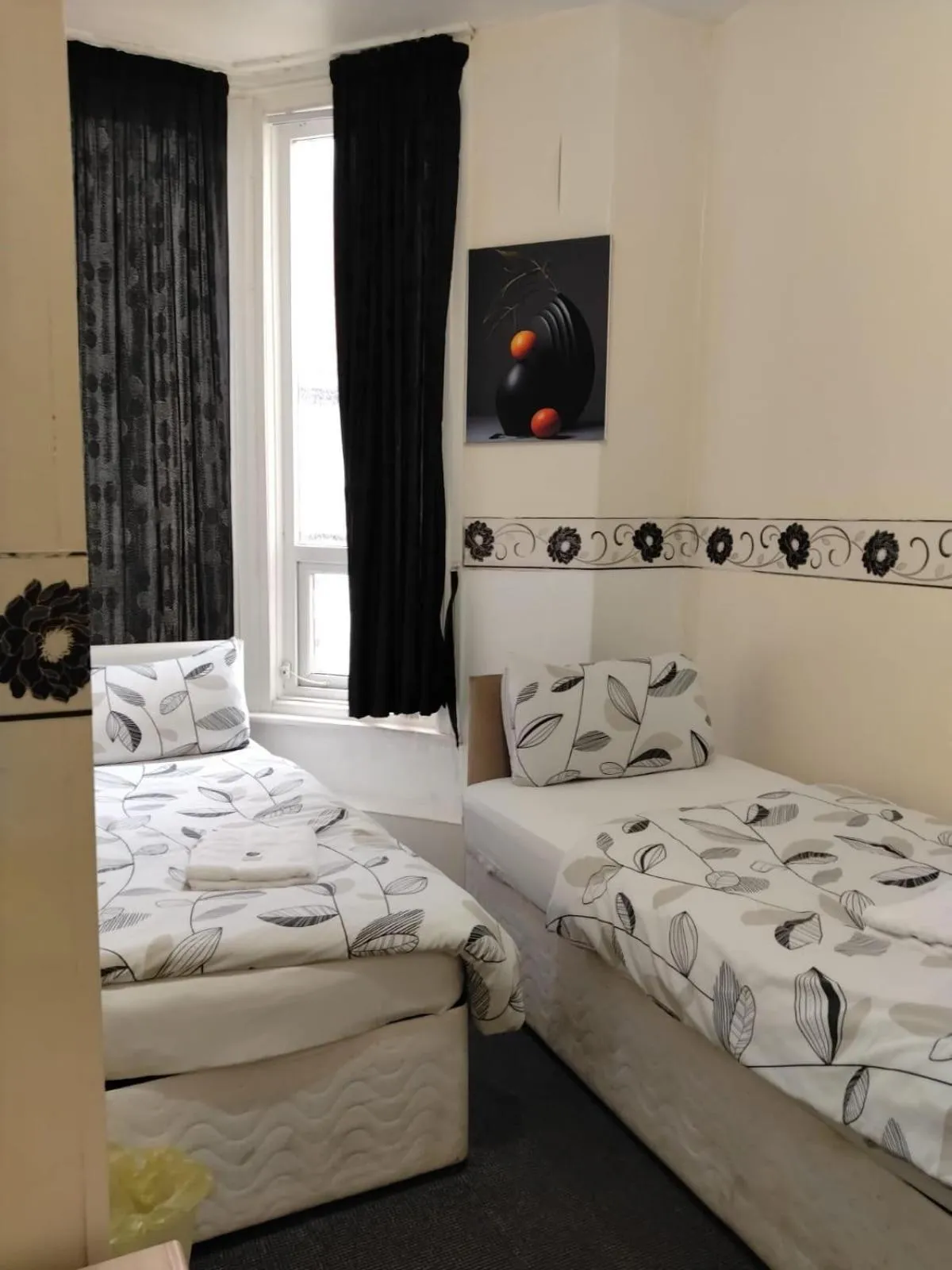 Bed in Fern Villa Hotel - Albert Road