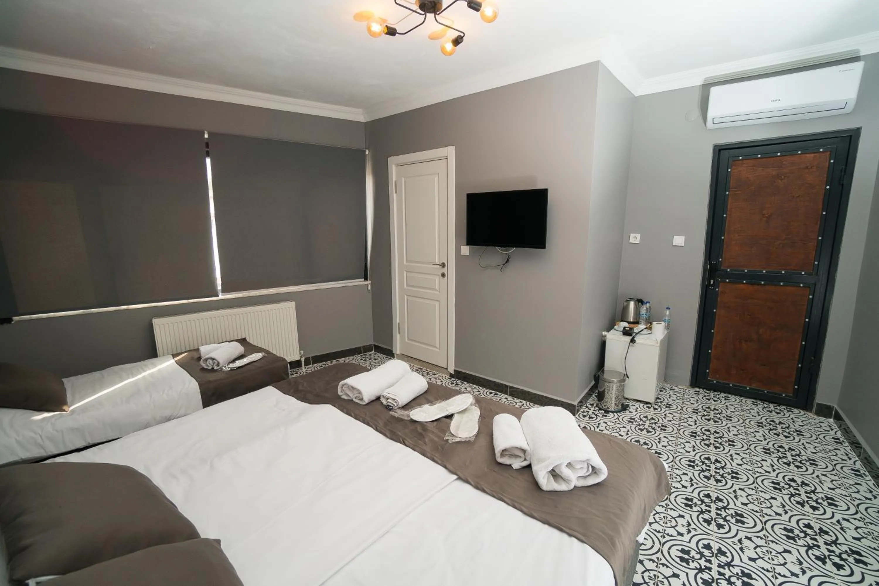 Photo of the whole room, Bed in HHK Hotel