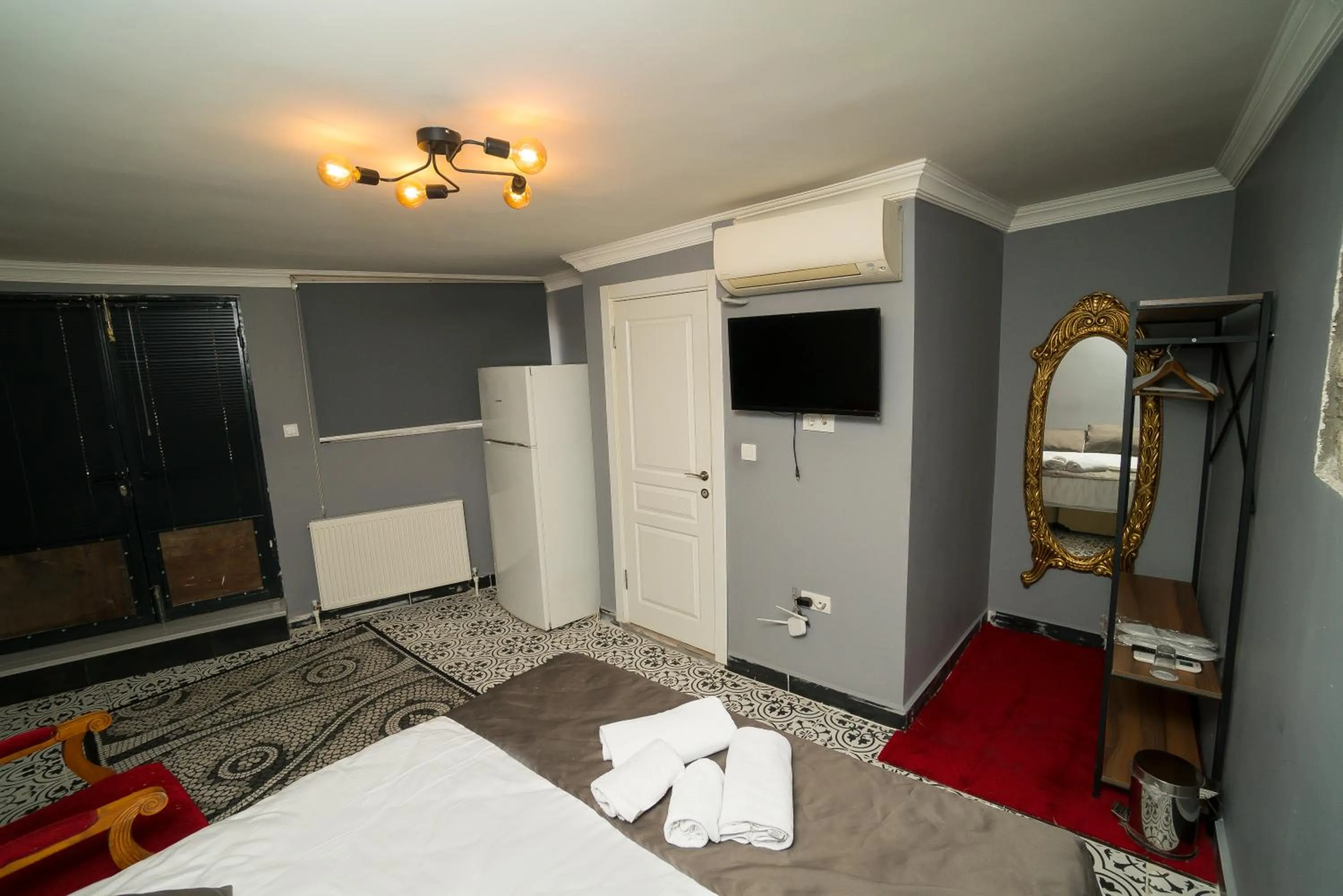 Photo of the whole room, Bed in HHK Hotel