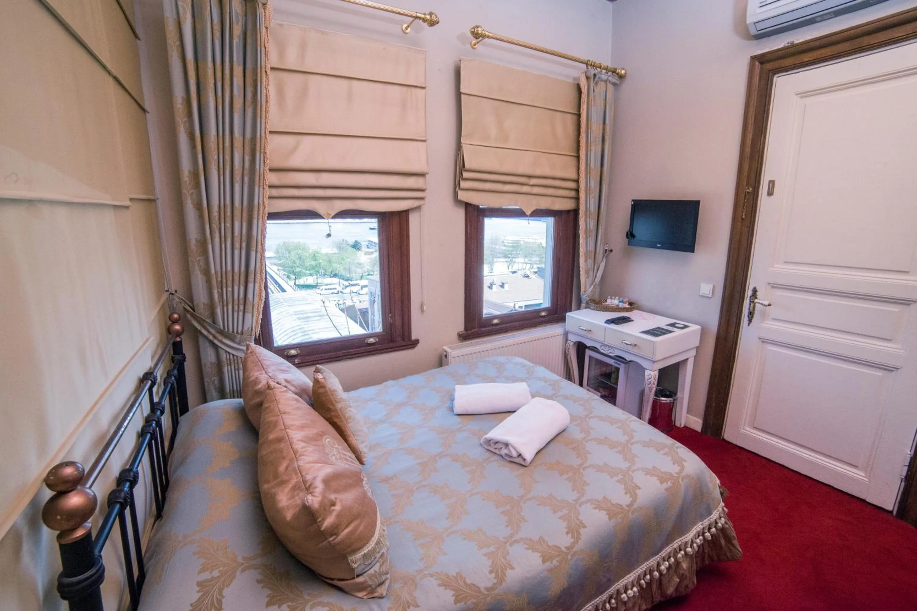 City view, Bed in HHK Hotel