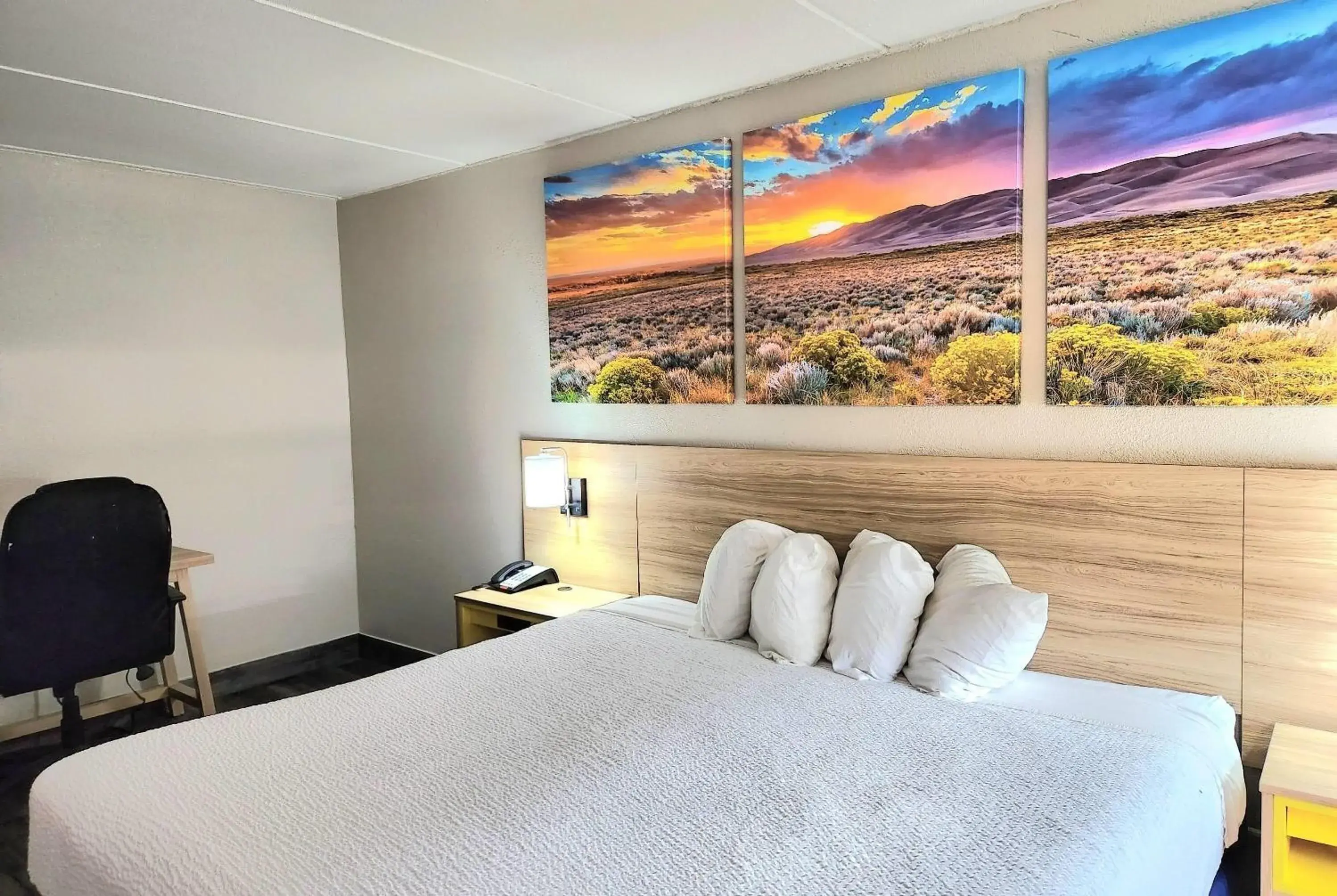 King Room - Non-Smoking in Days Inn by Wyndham Houston King Room - Non-Smoking in Days Inn by Wyndham Houston