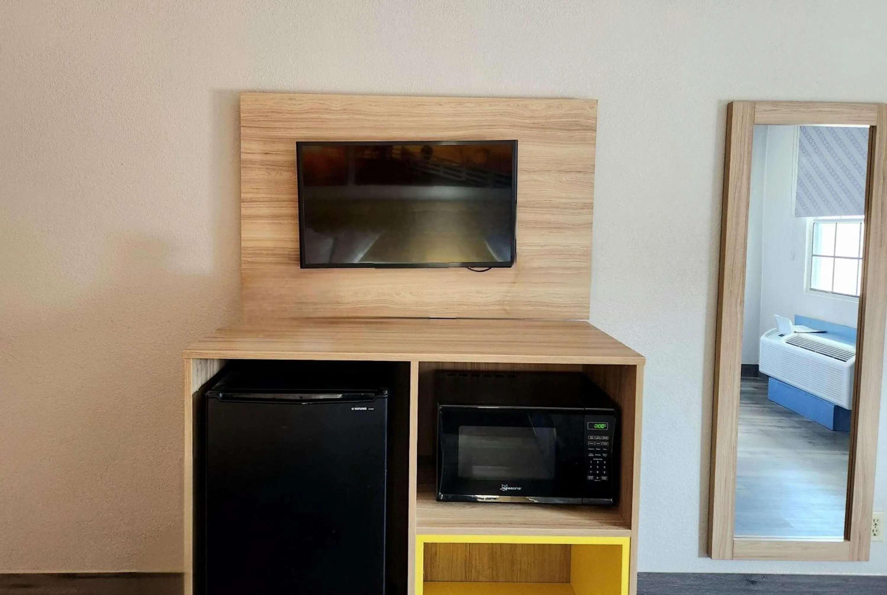 Photo of the whole room in Days Inn by Wyndham Houston