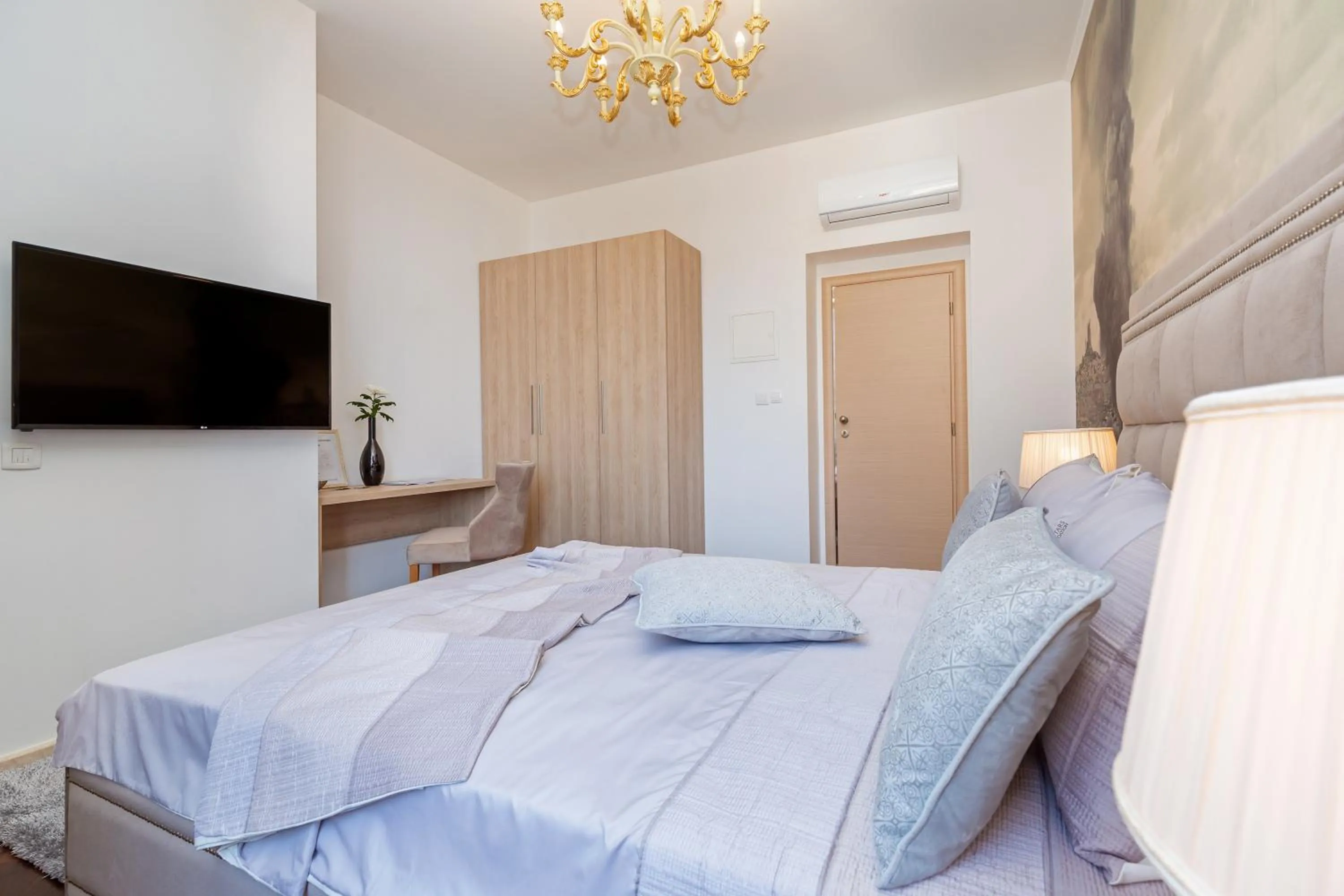 TV and multimedia, Bed in Seven Stars Accommodation Dubrovnik