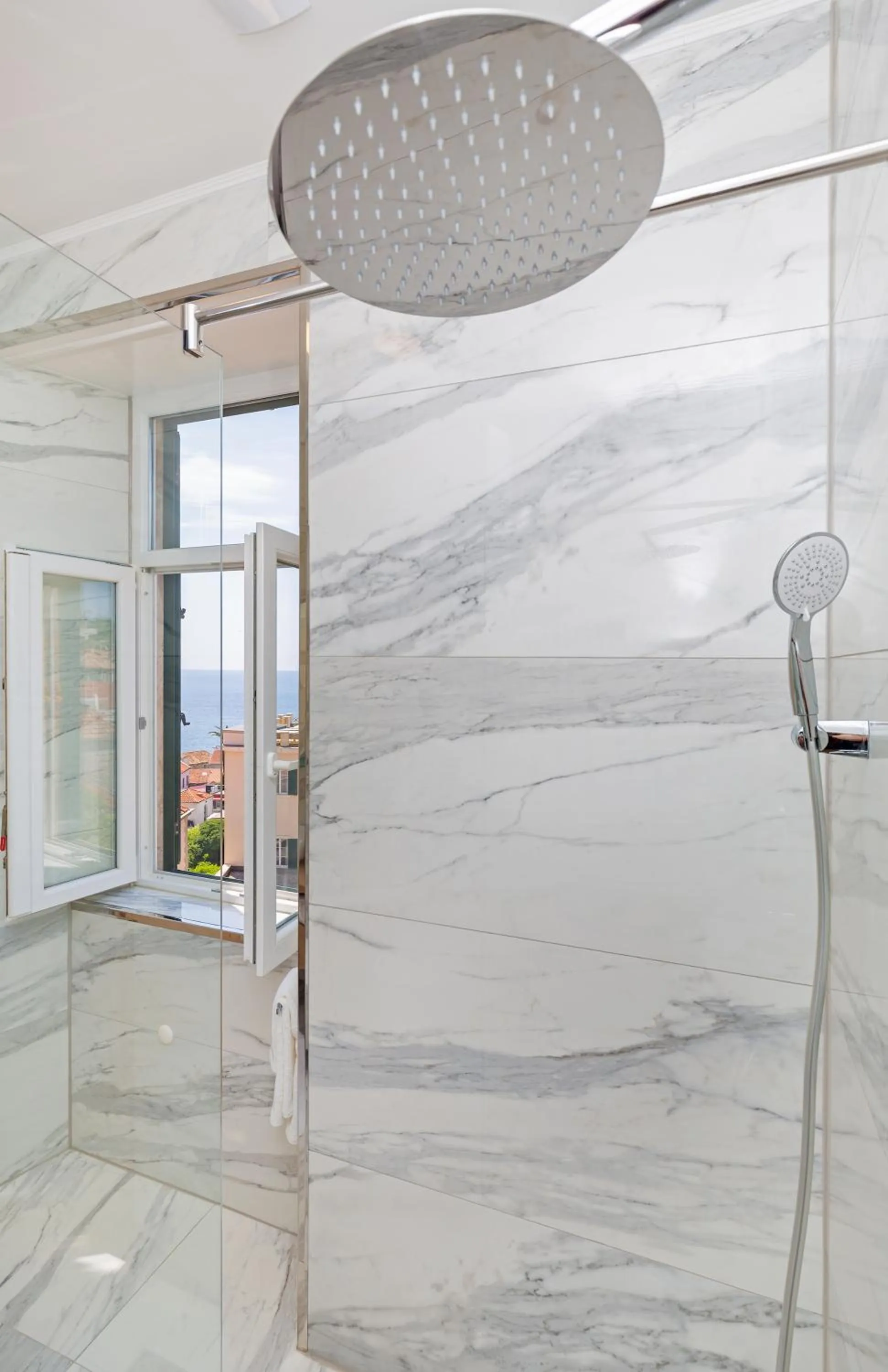 Shower in Seven Stars Accommodation Dubrovnik